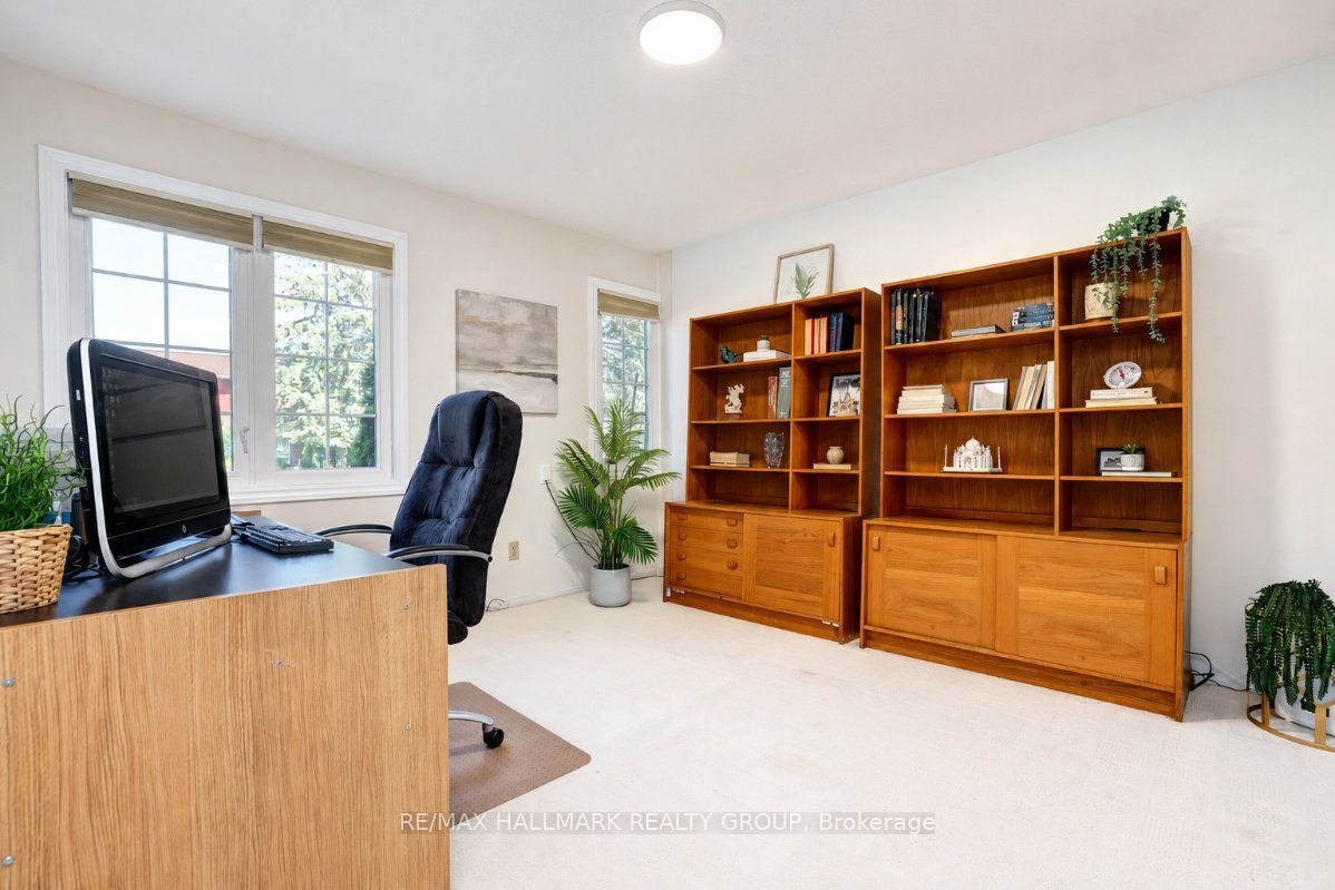 1950 Ludgate Crescent Property Photo 4