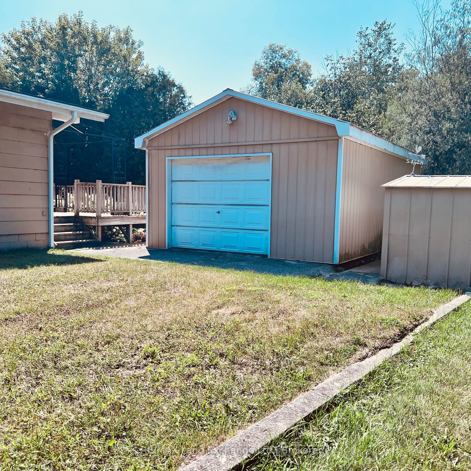 365 Lake Range Drive Property Photo 2