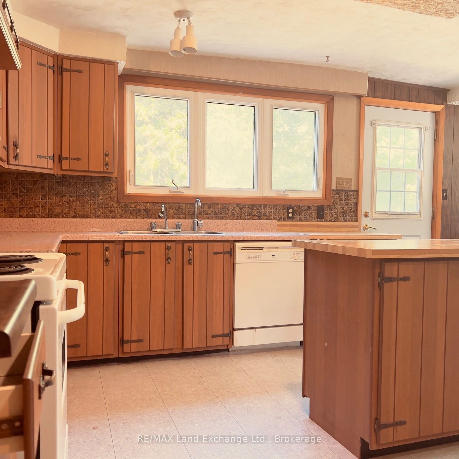 365 Lake Range Drive Property Photo 8