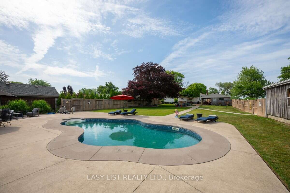 710 Seacliff Drive Property Photo 3