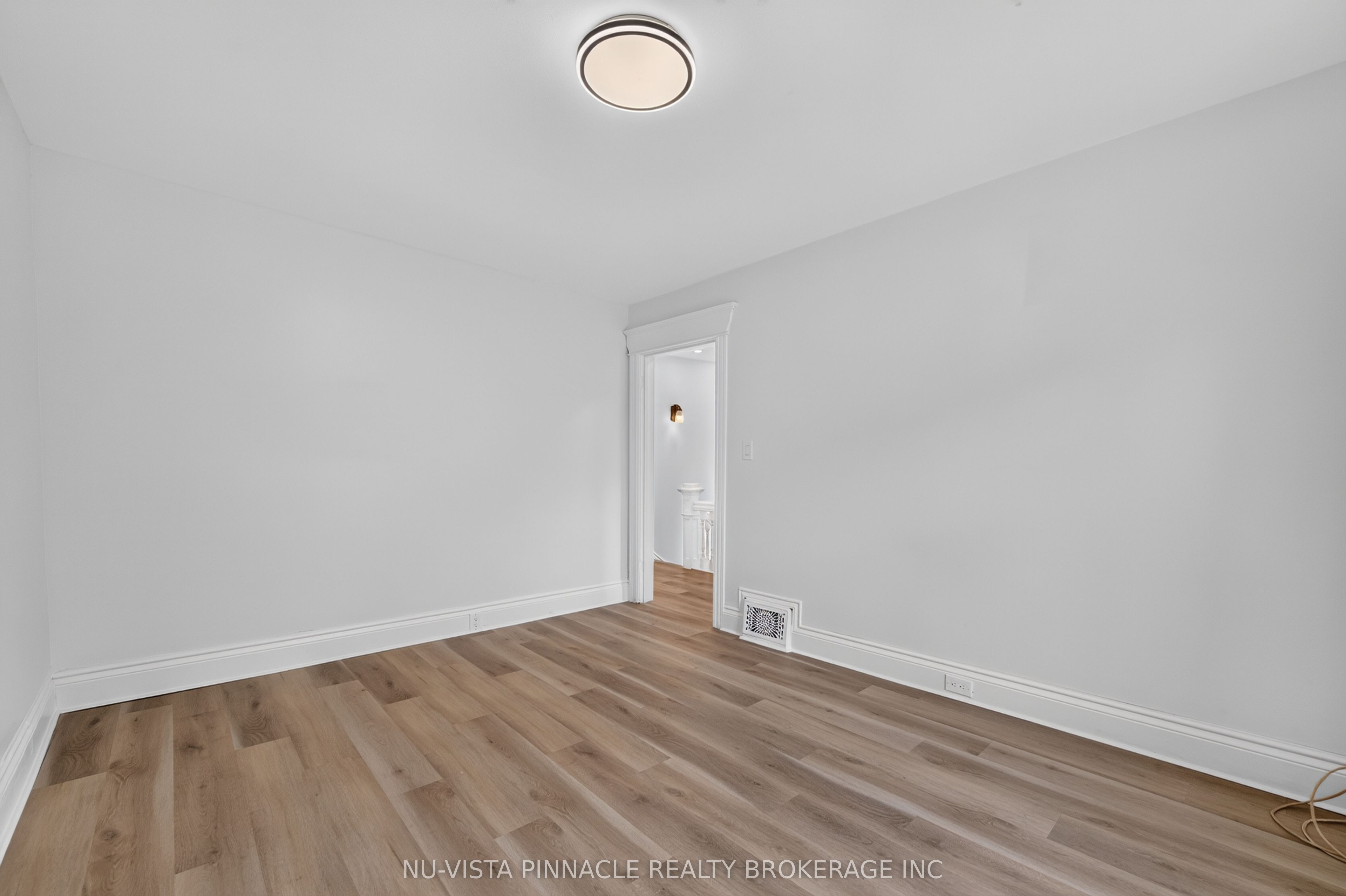 631 Peel Street Property Photo 33