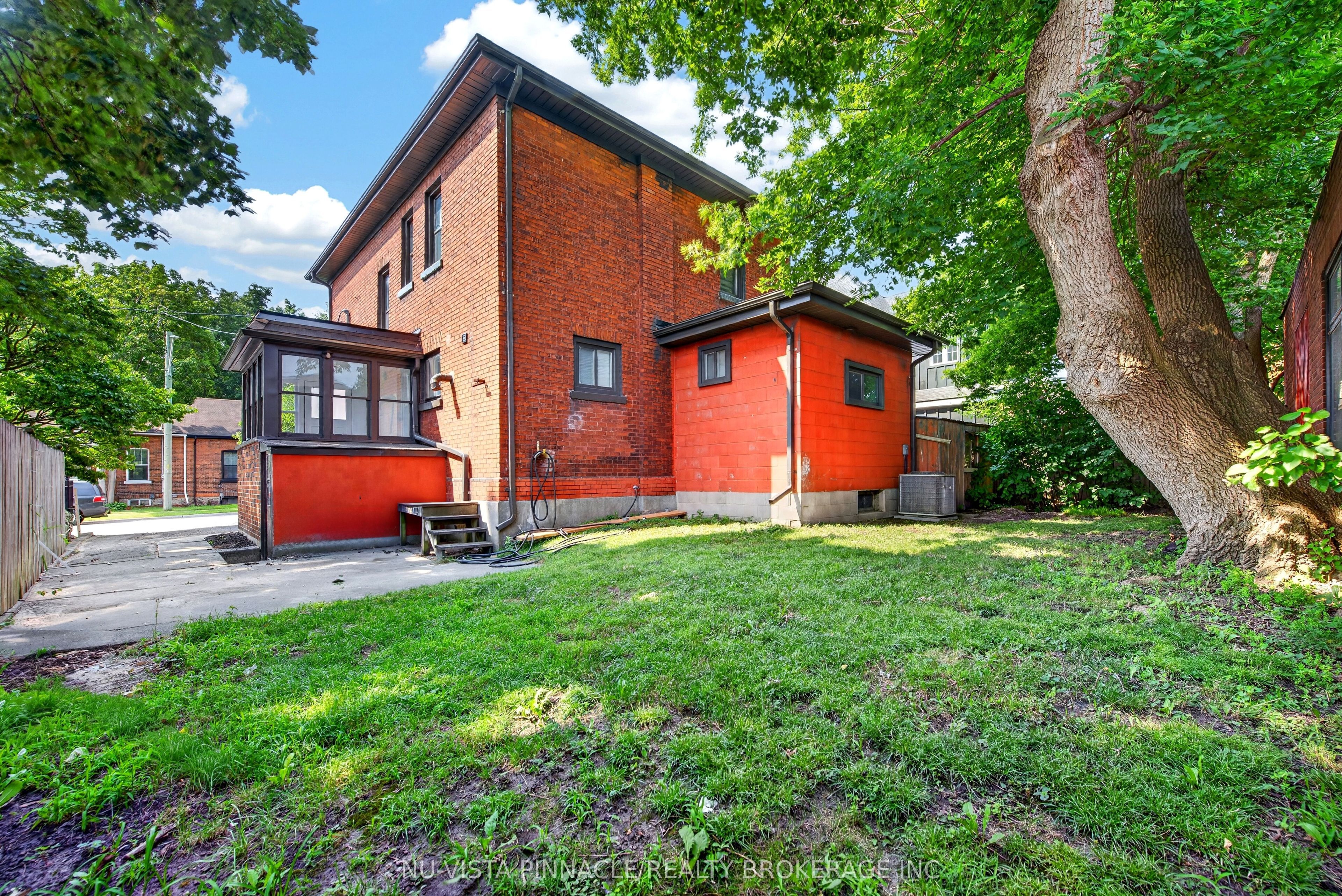 631 Peel Street Property Photo 45