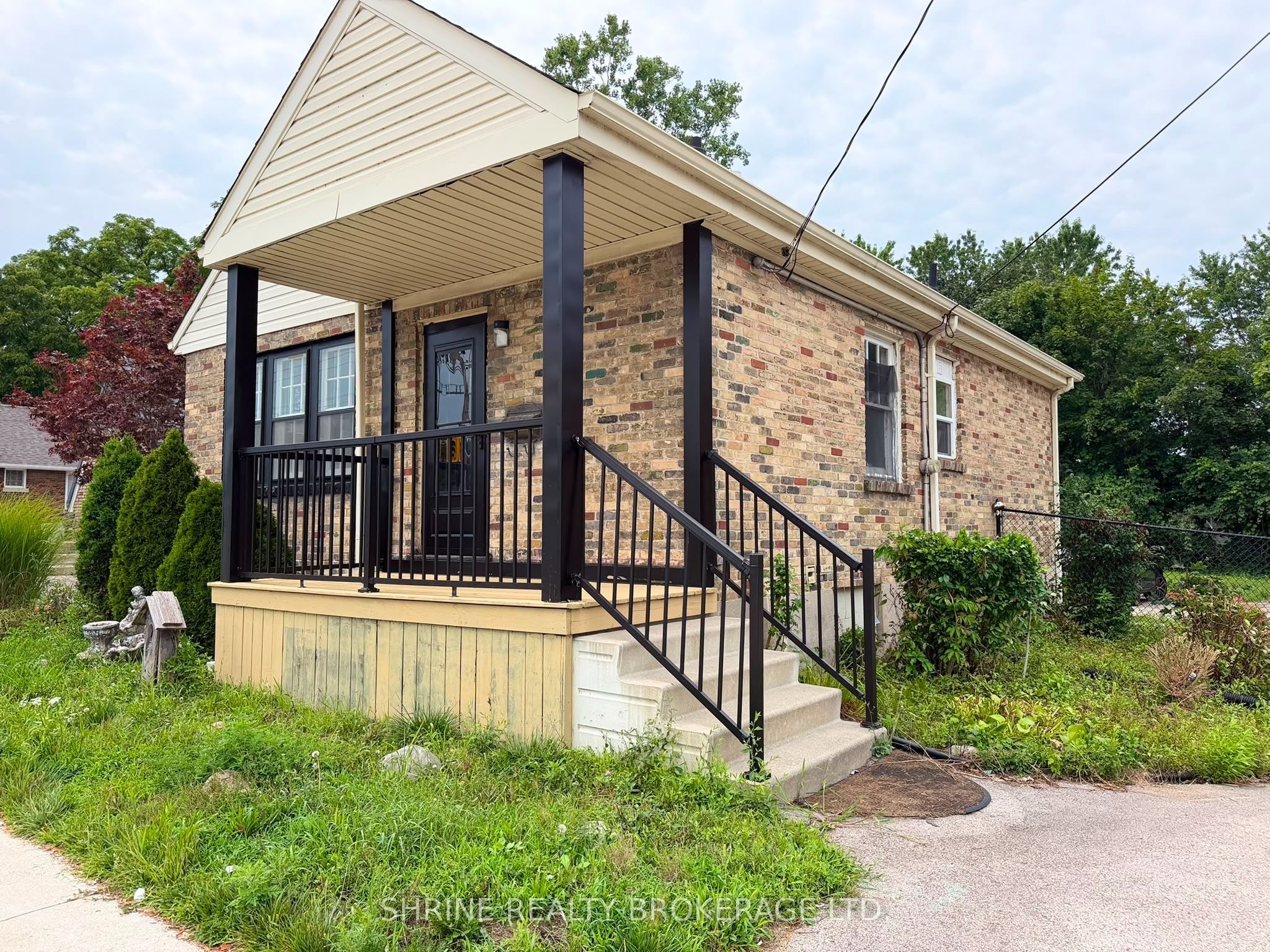367 Springbank Drive Property Photo 1