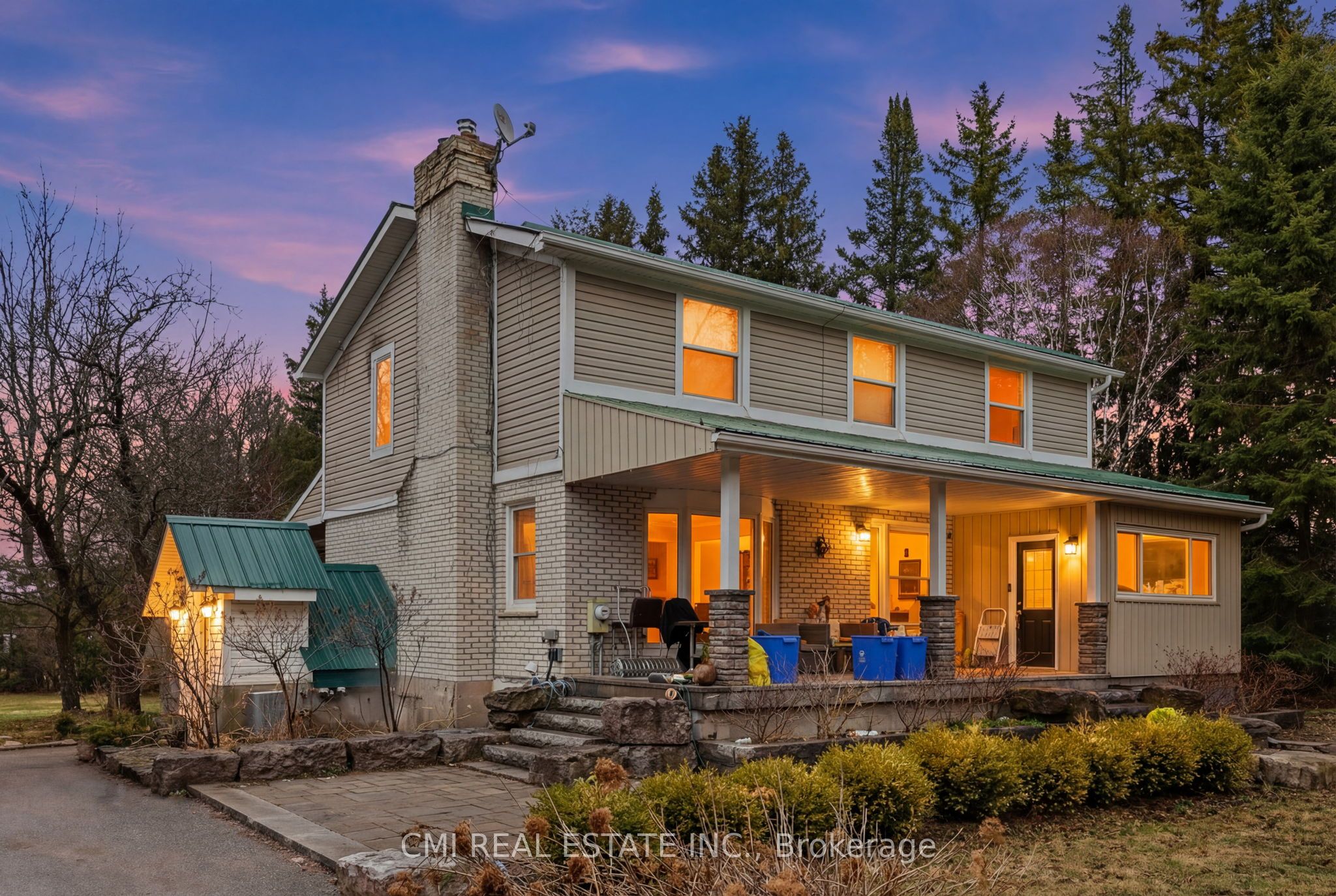 5607 Tenth Line Property Photo 1