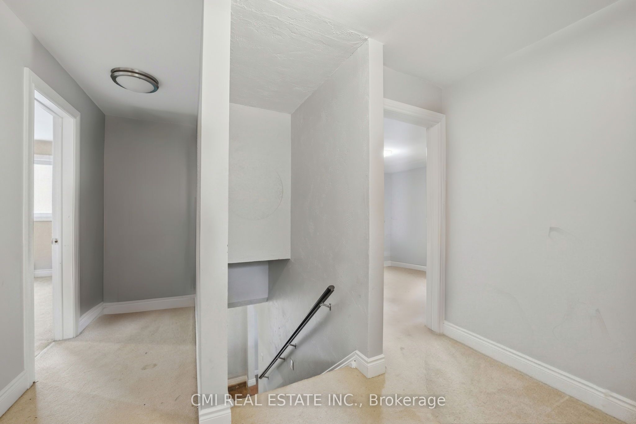5607 Tenth Line Property Photo 18