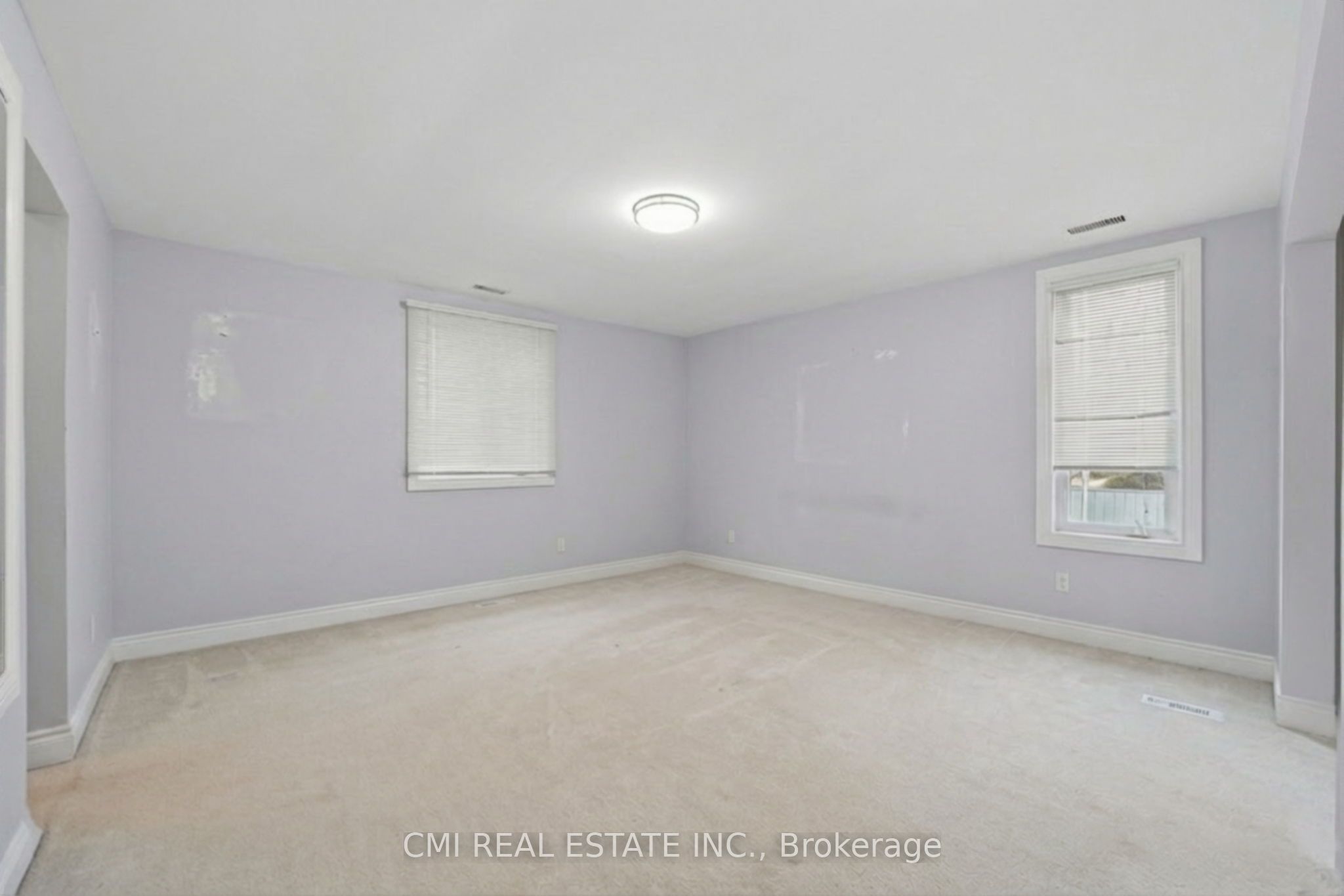 5607 Tenth Line Property Photo 19