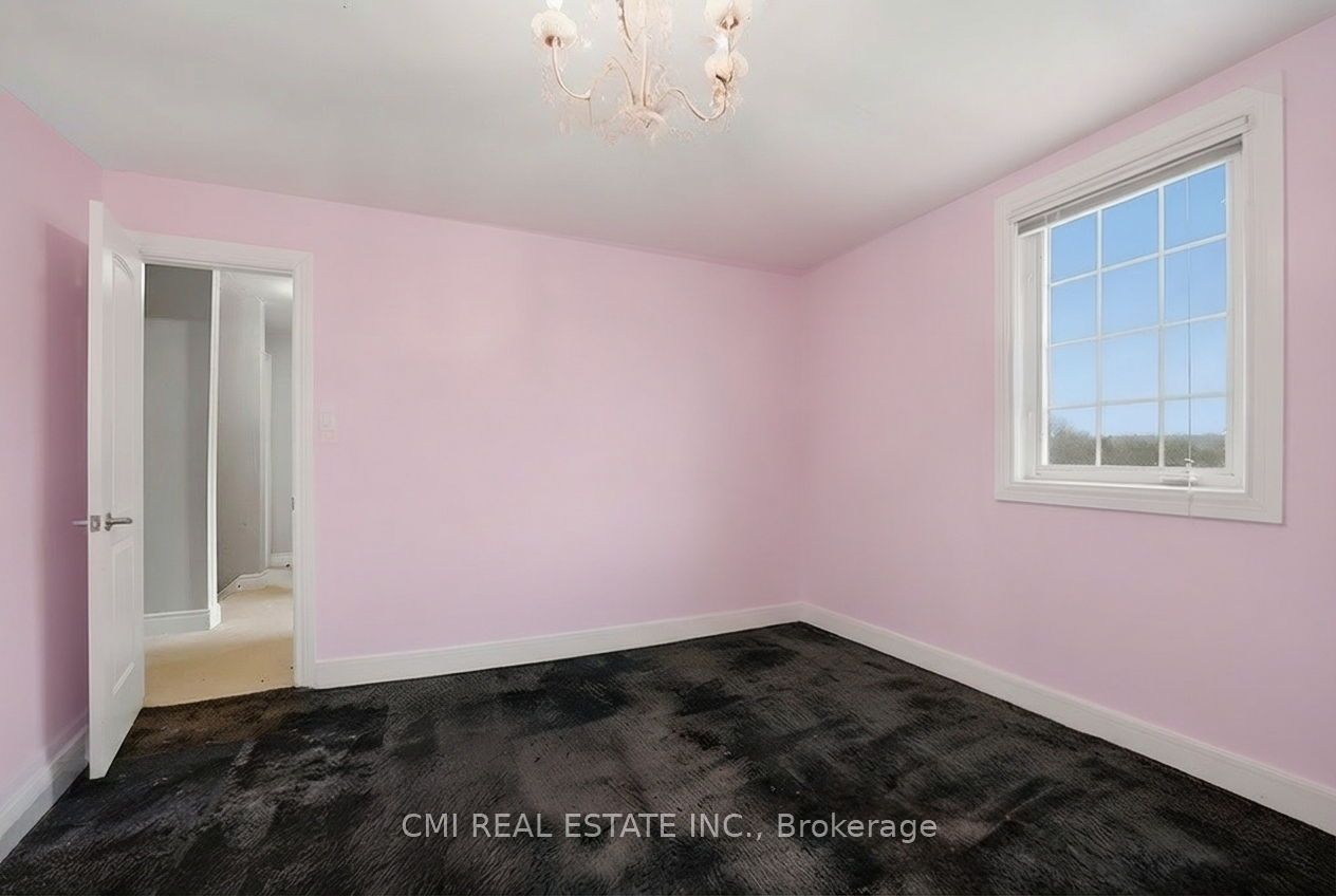 5607 Tenth Line Property Photo 25