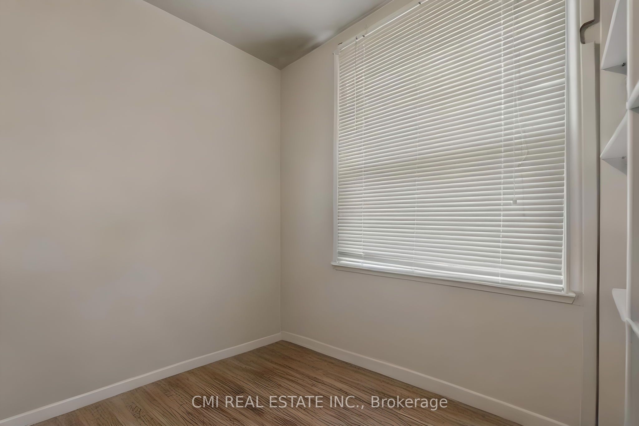 5607 Tenth Line Property Photo 29