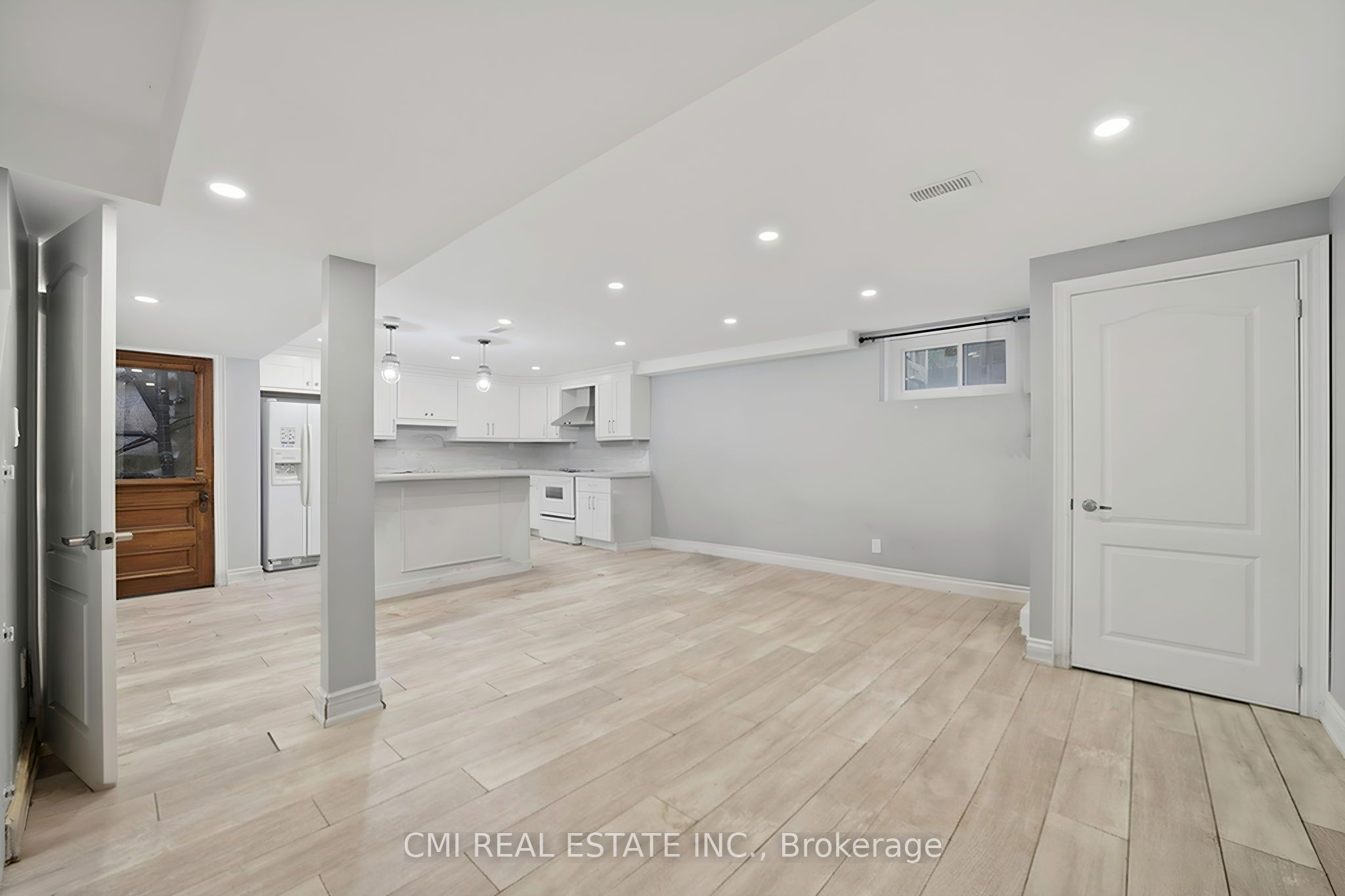 5607 Tenth Line Property Photo 33