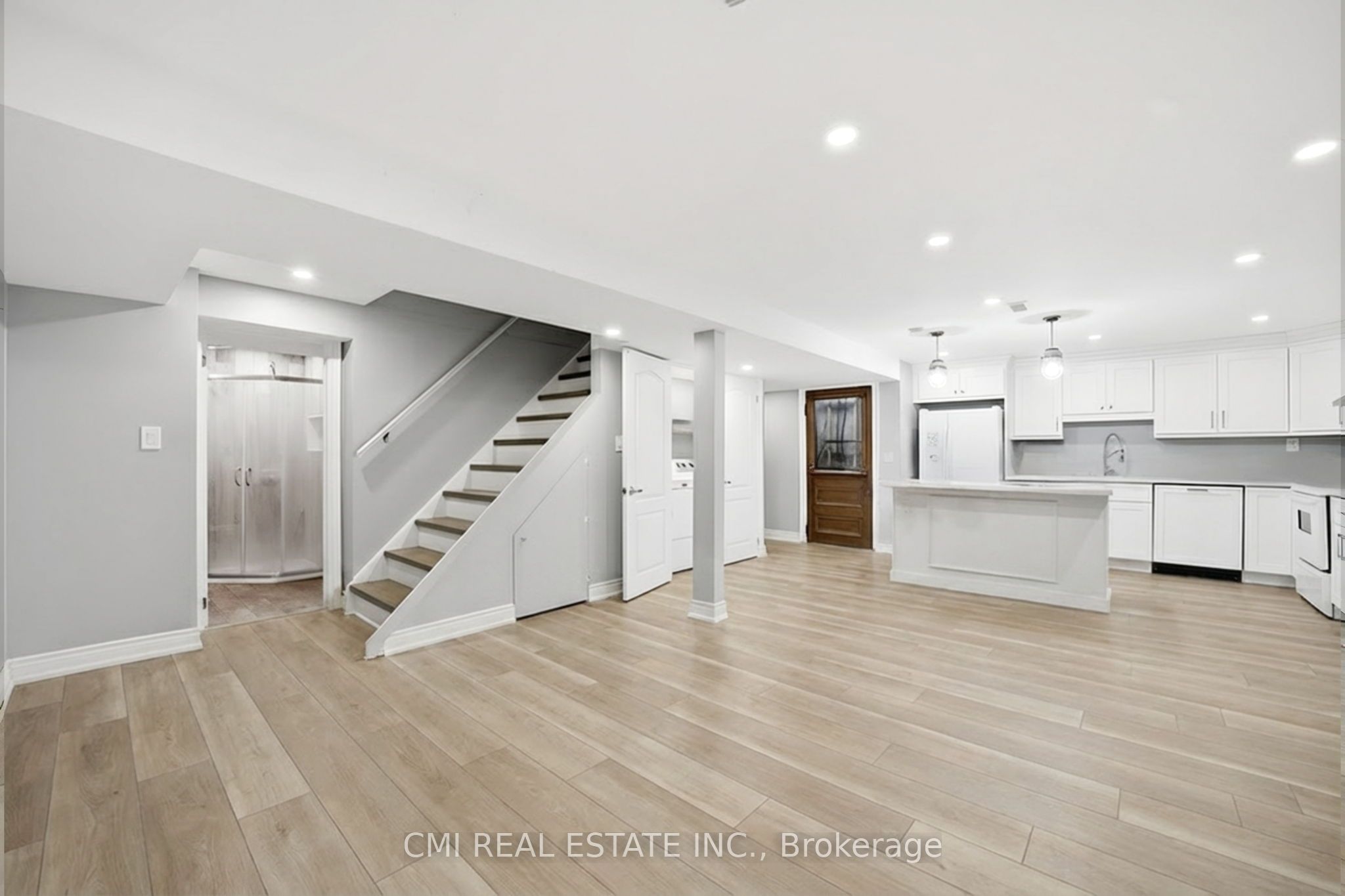 5607 Tenth Line Property Photo 34