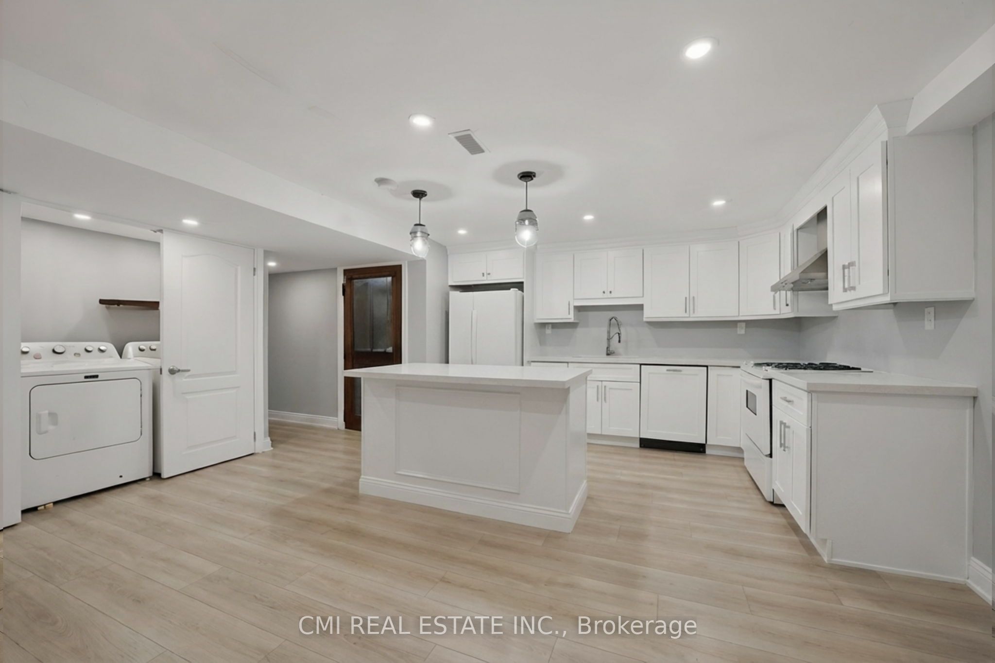 5607 Tenth Line Property Photo 35