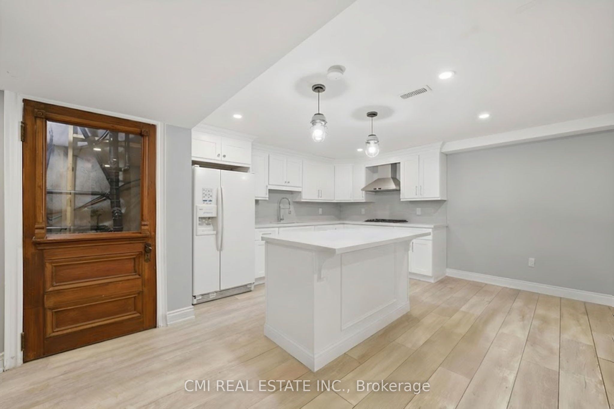 5607 Tenth Line Property Photo 37