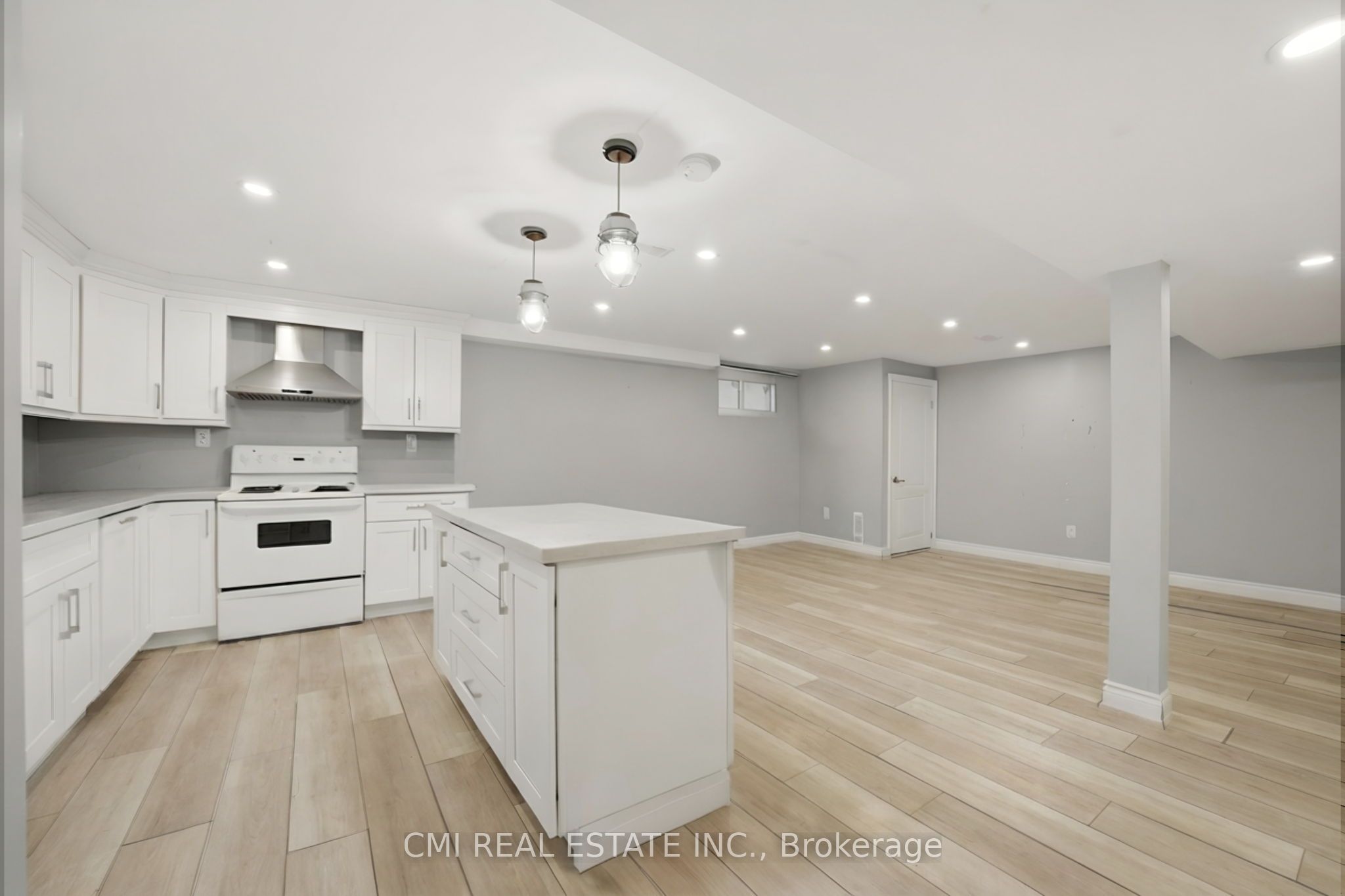 5607 Tenth Line Property Photo 38
