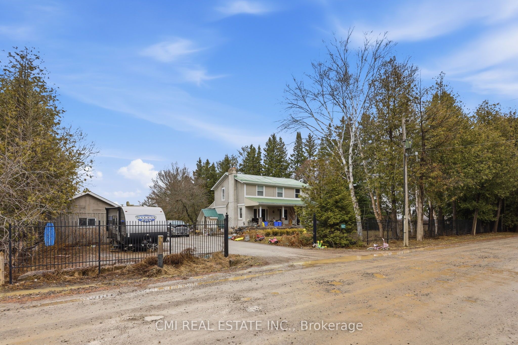 5607 Tenth Line Property Photo 48