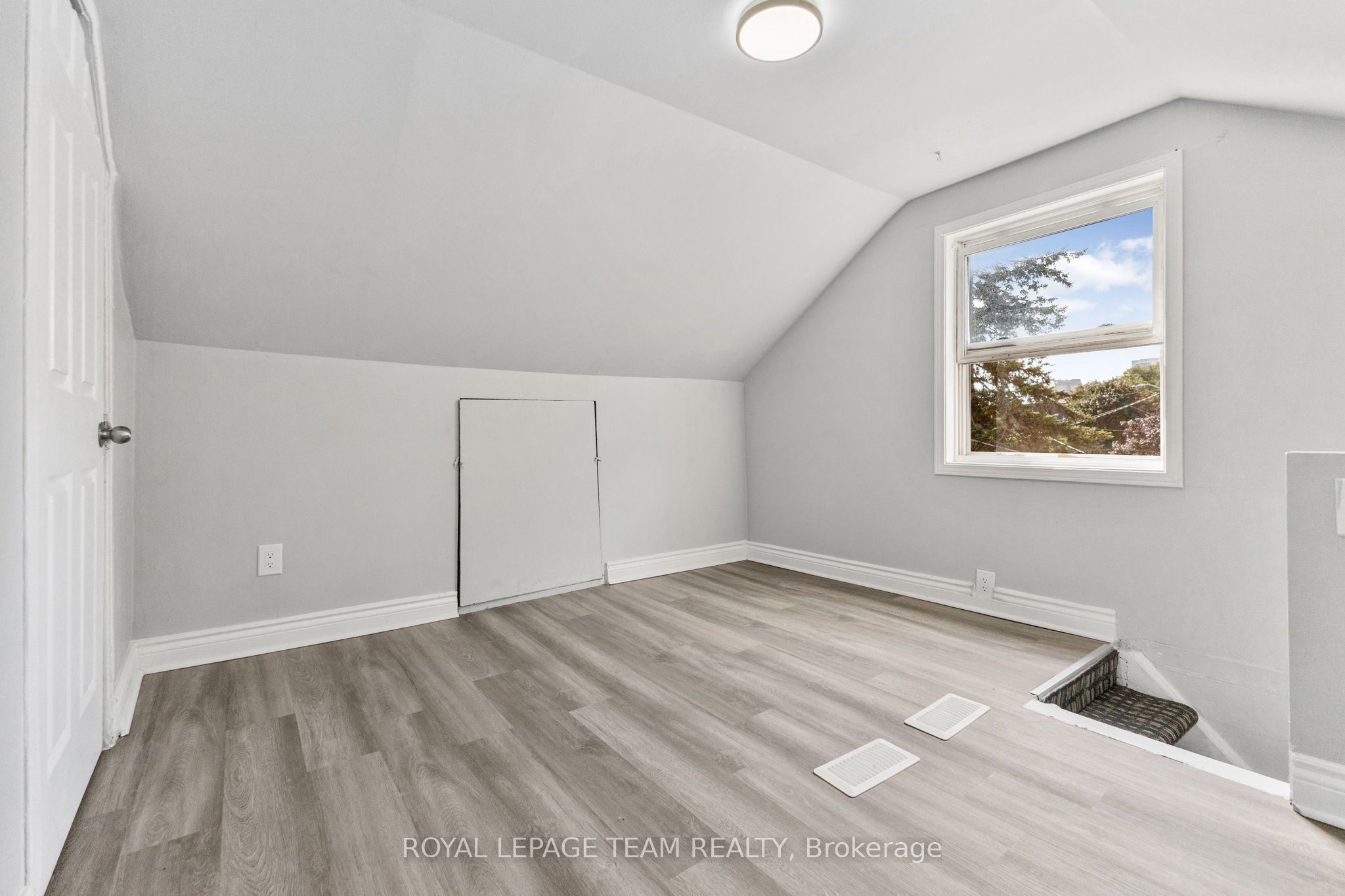 105 Jolliet Avenue Property Photo 27
