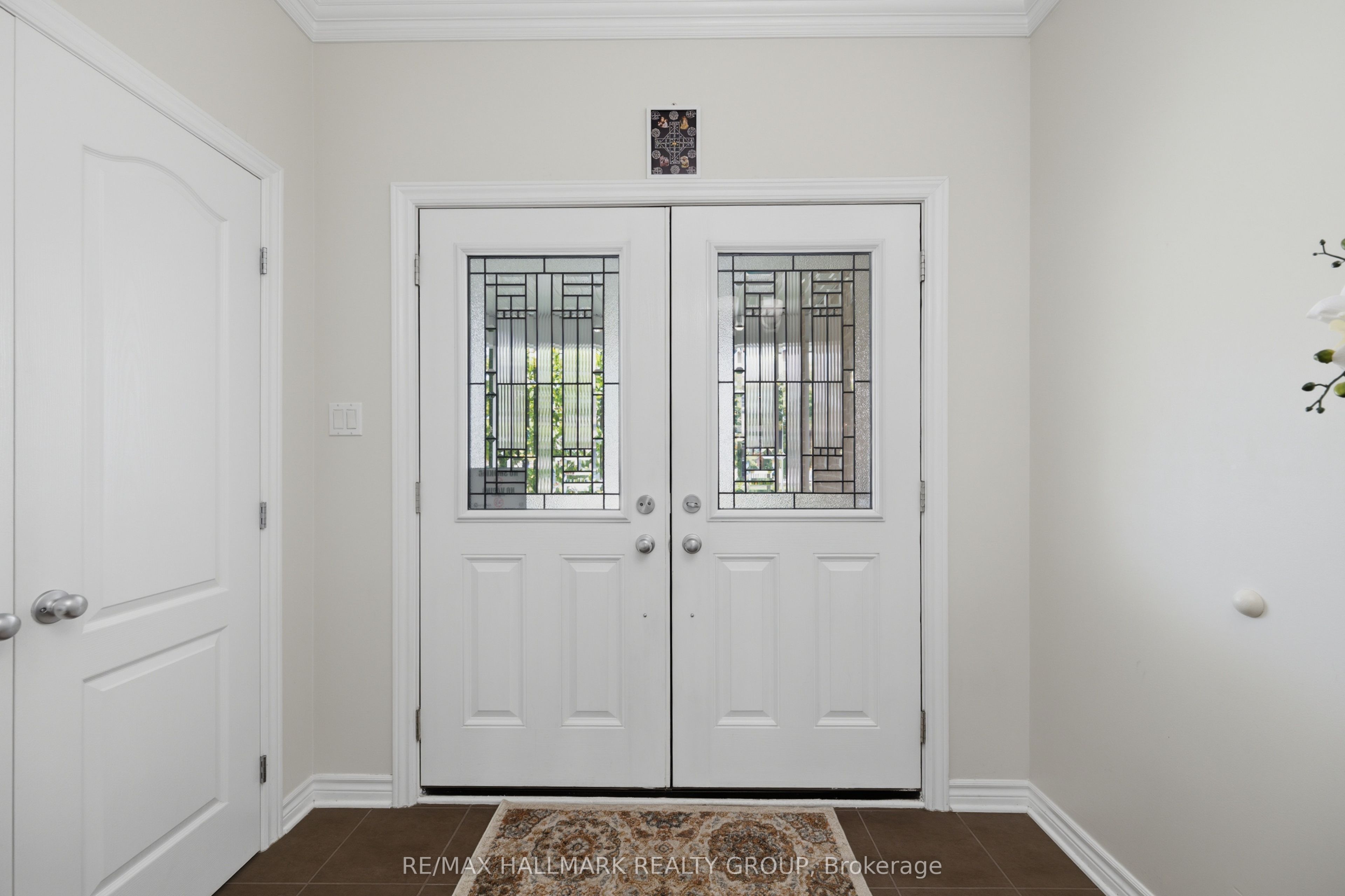 273 Gracewood Crescent Property Photo 2