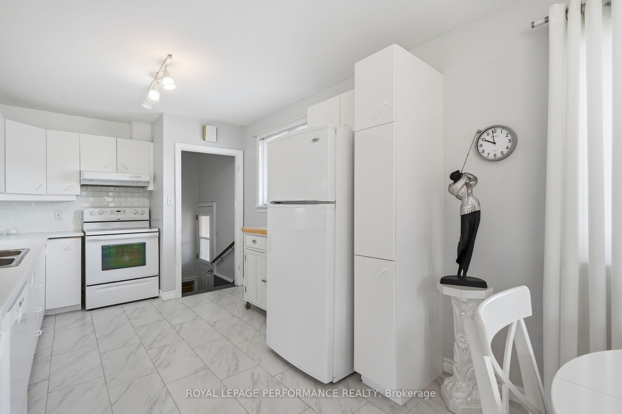 716 Cartier Boulevard Property Photo 7