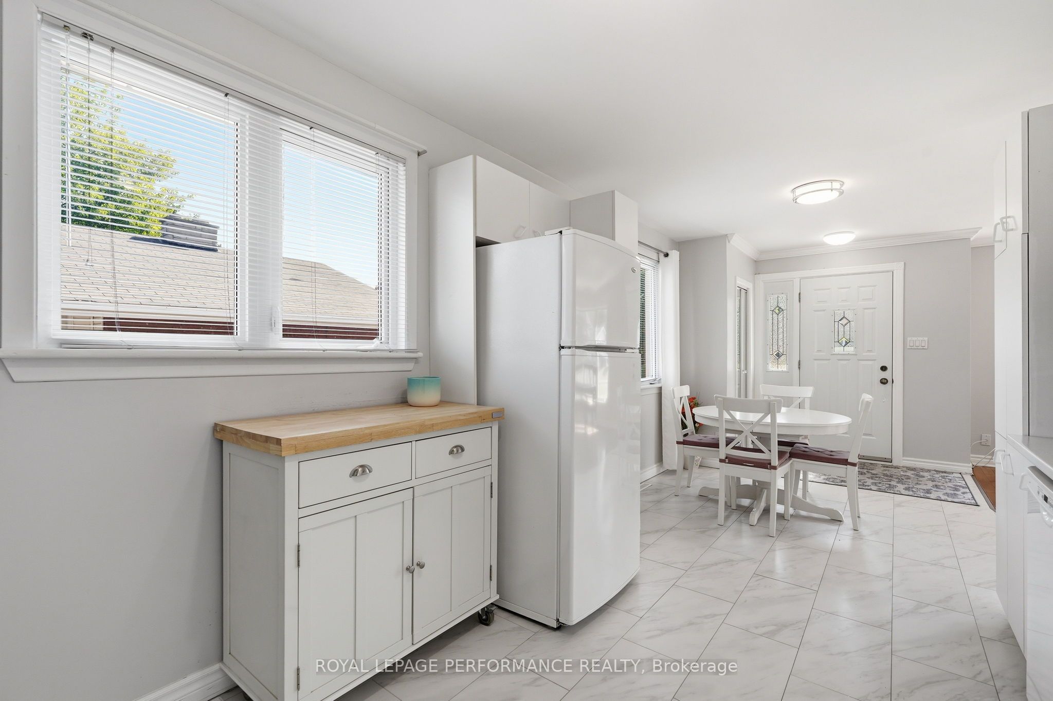 716 Cartier Boulevard Property Photo 9