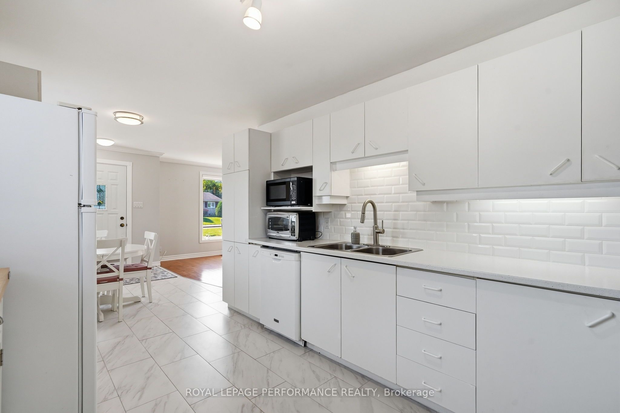 716 Cartier Boulevard Property Photo 10