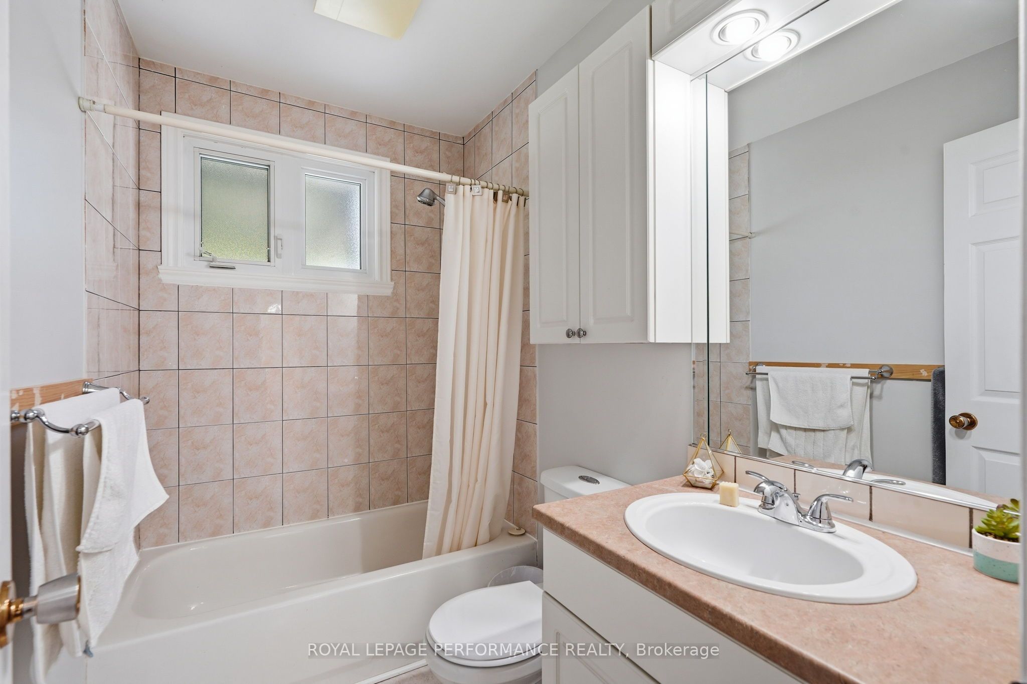 716 Cartier Boulevard Property Photo 19