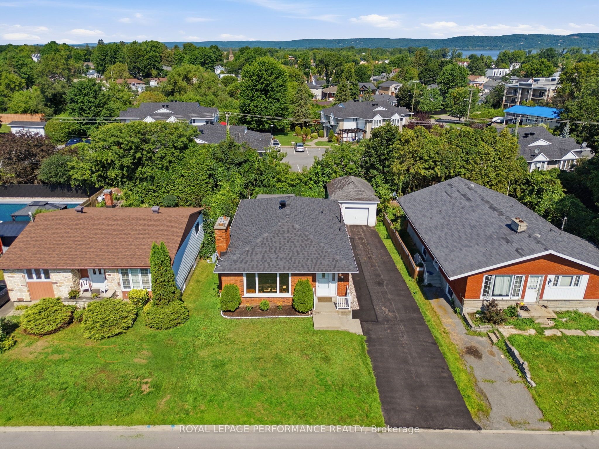 716 Cartier Boulevard Property Photo 31