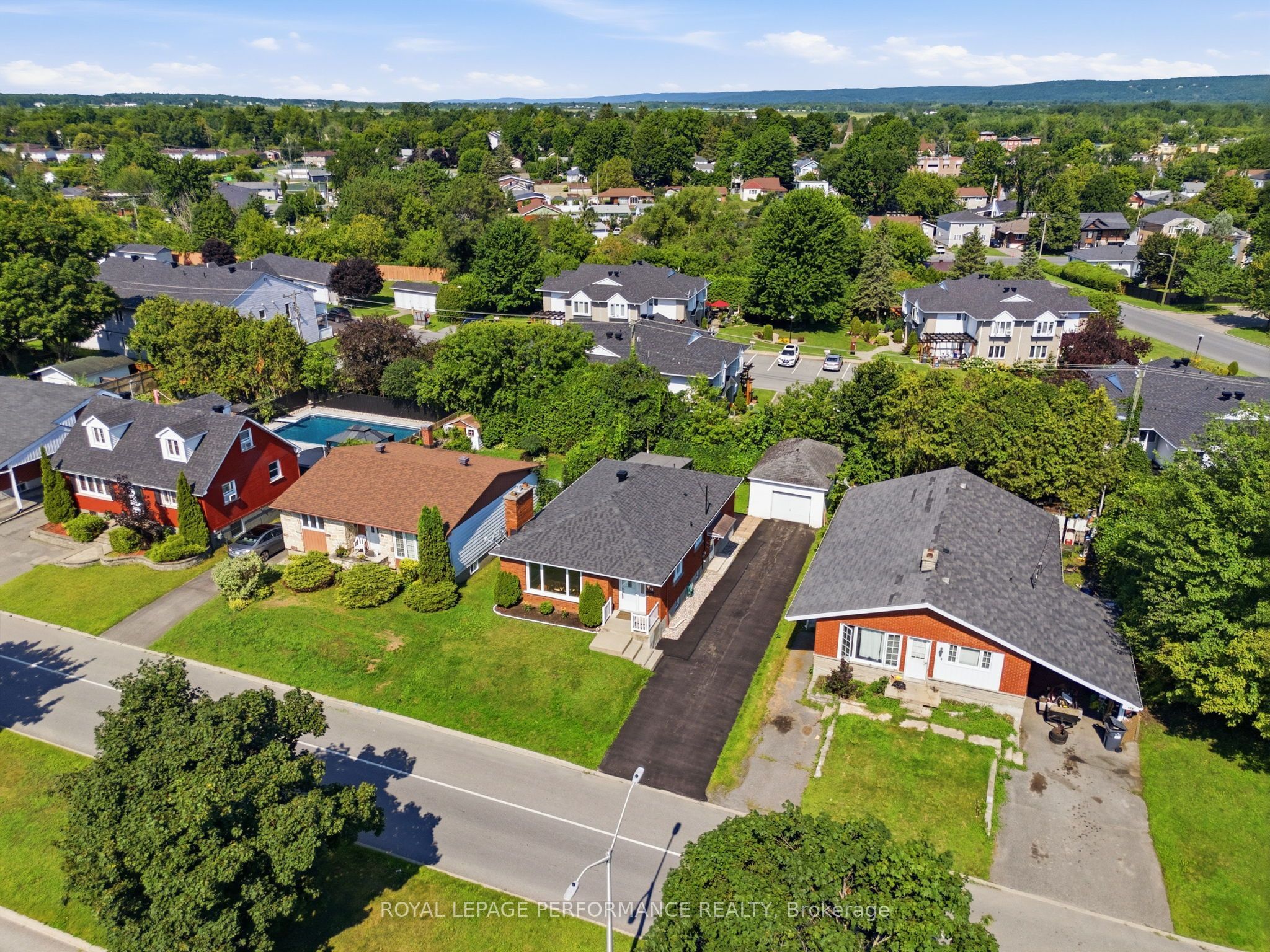 716 Cartier Boulevard Property Photo 32