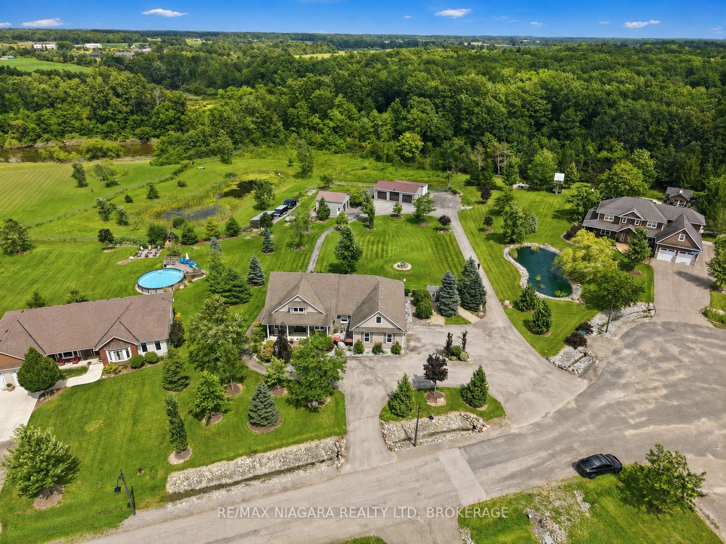 5477 Attema Crescent