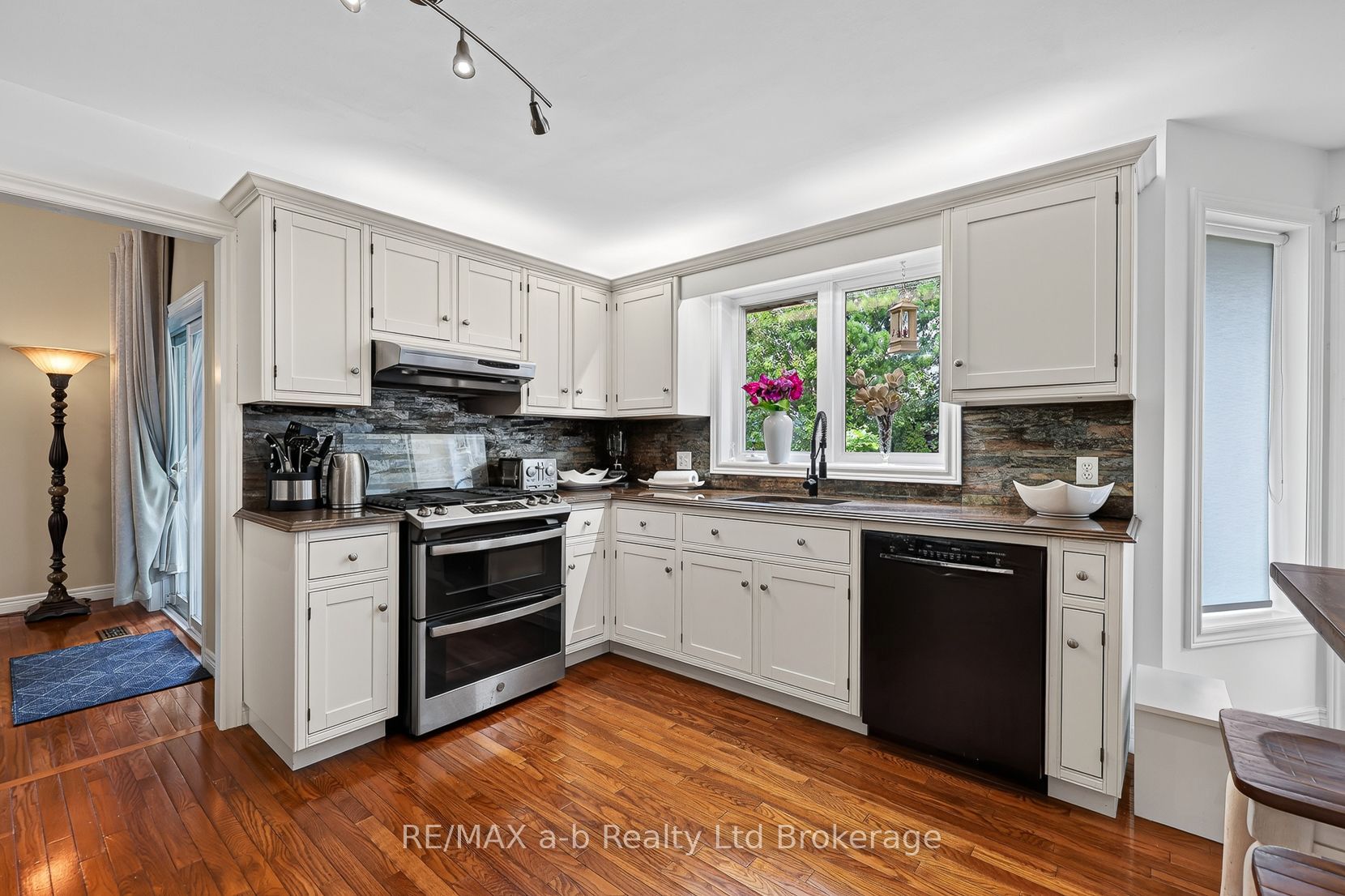 72 Indian Road Property Photo 22
