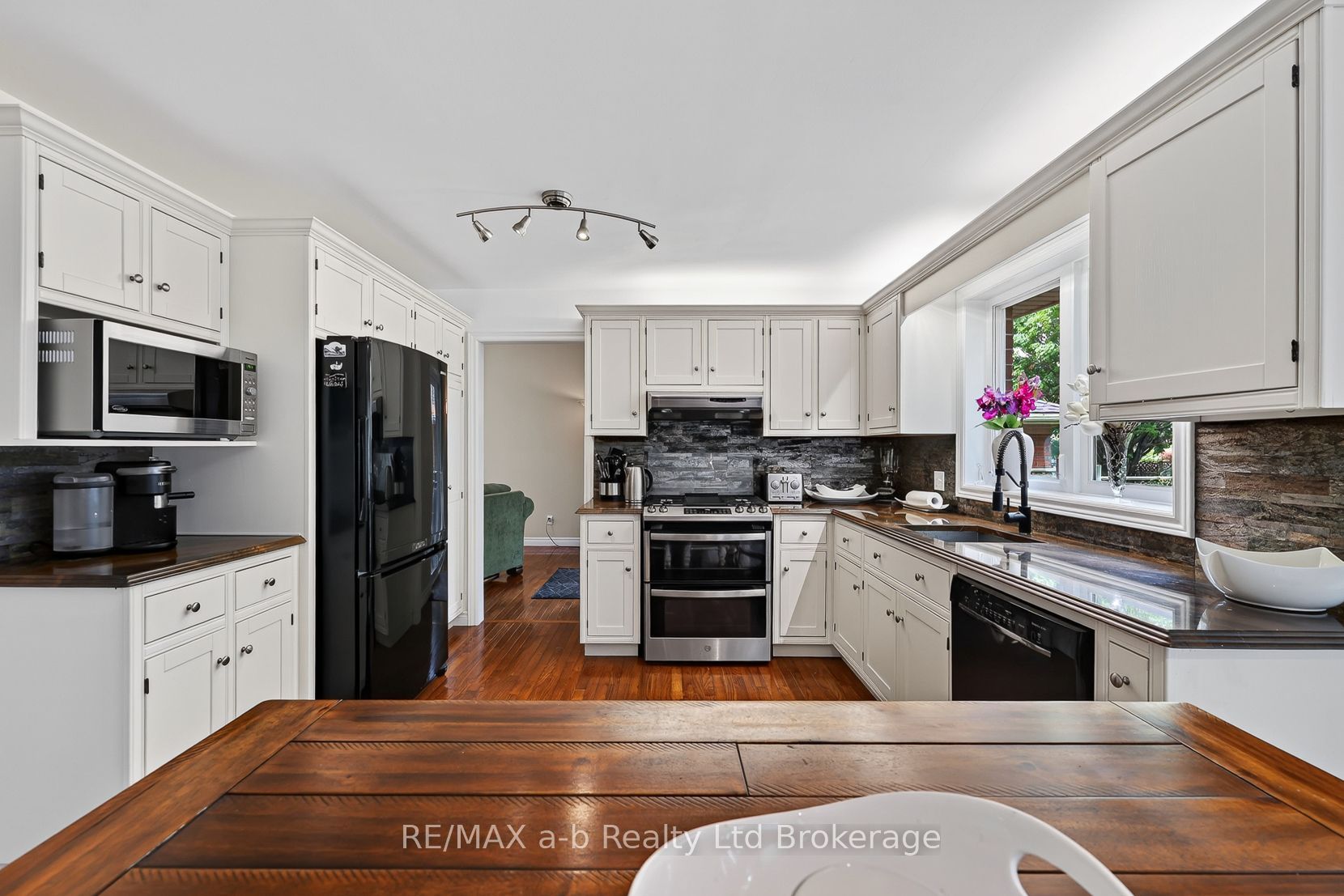 72 Indian Road Property Photo 23