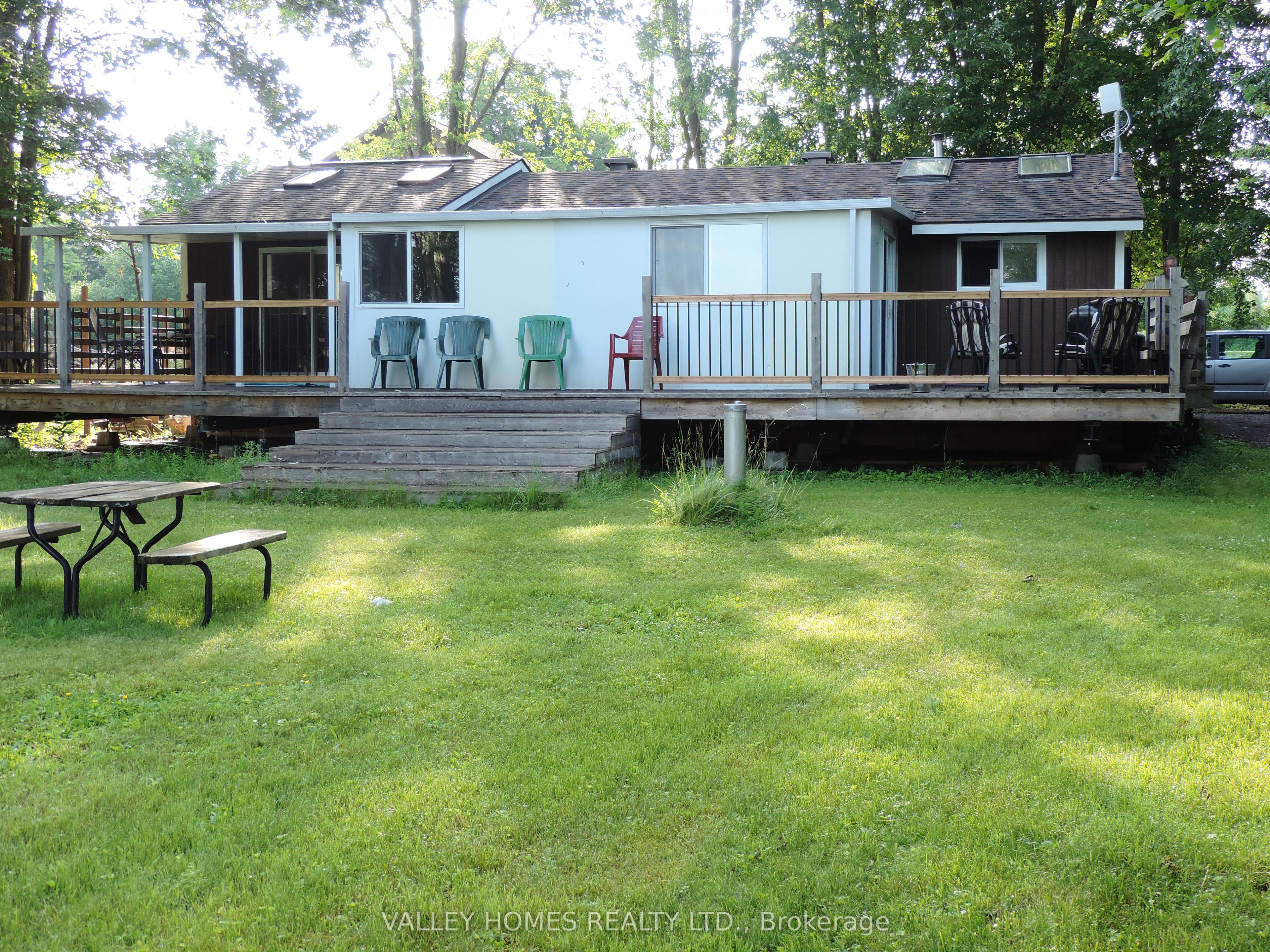 2860 9th Line E Property Photo 2