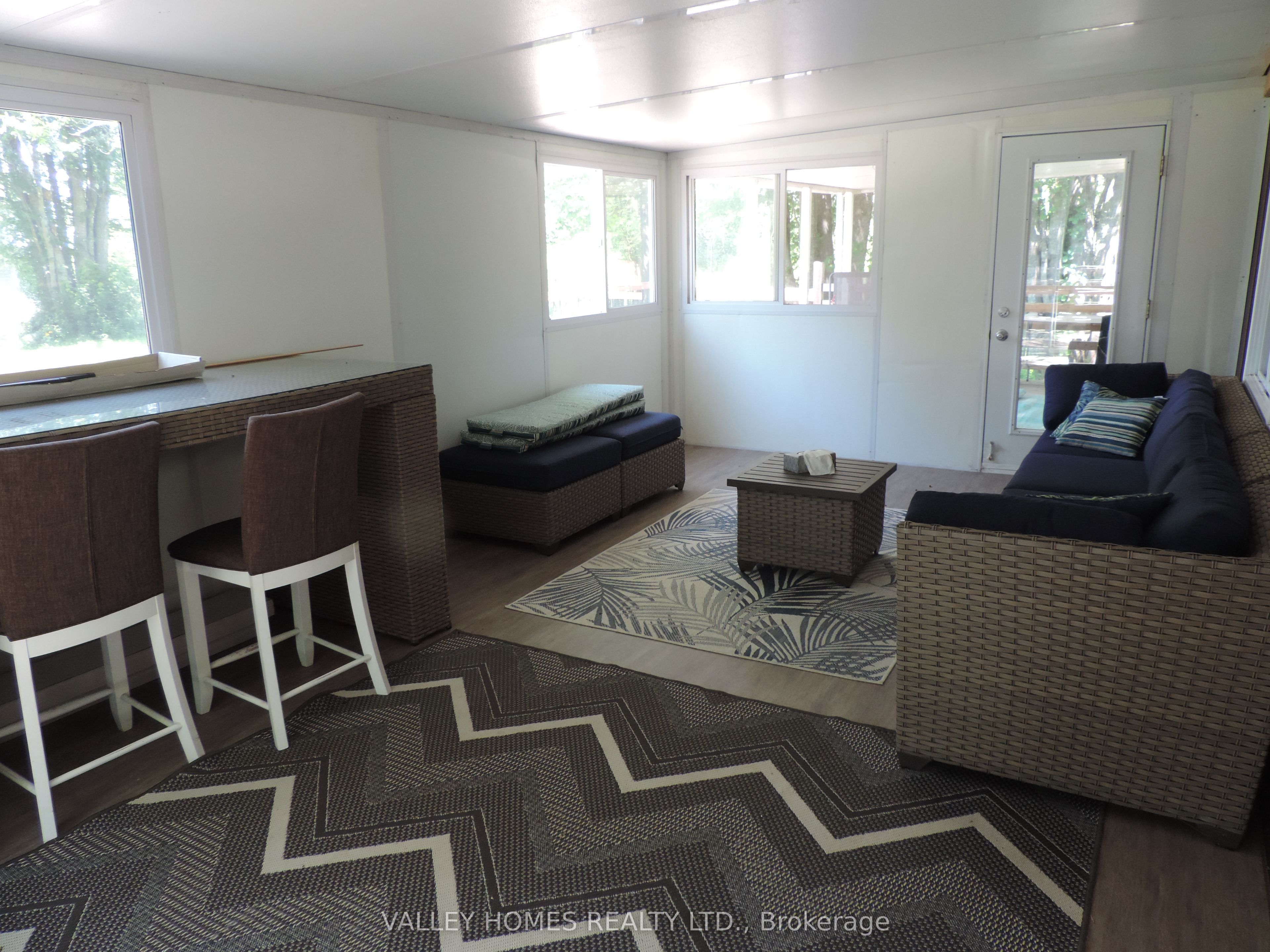 2860 9th Line E Property Photo 4