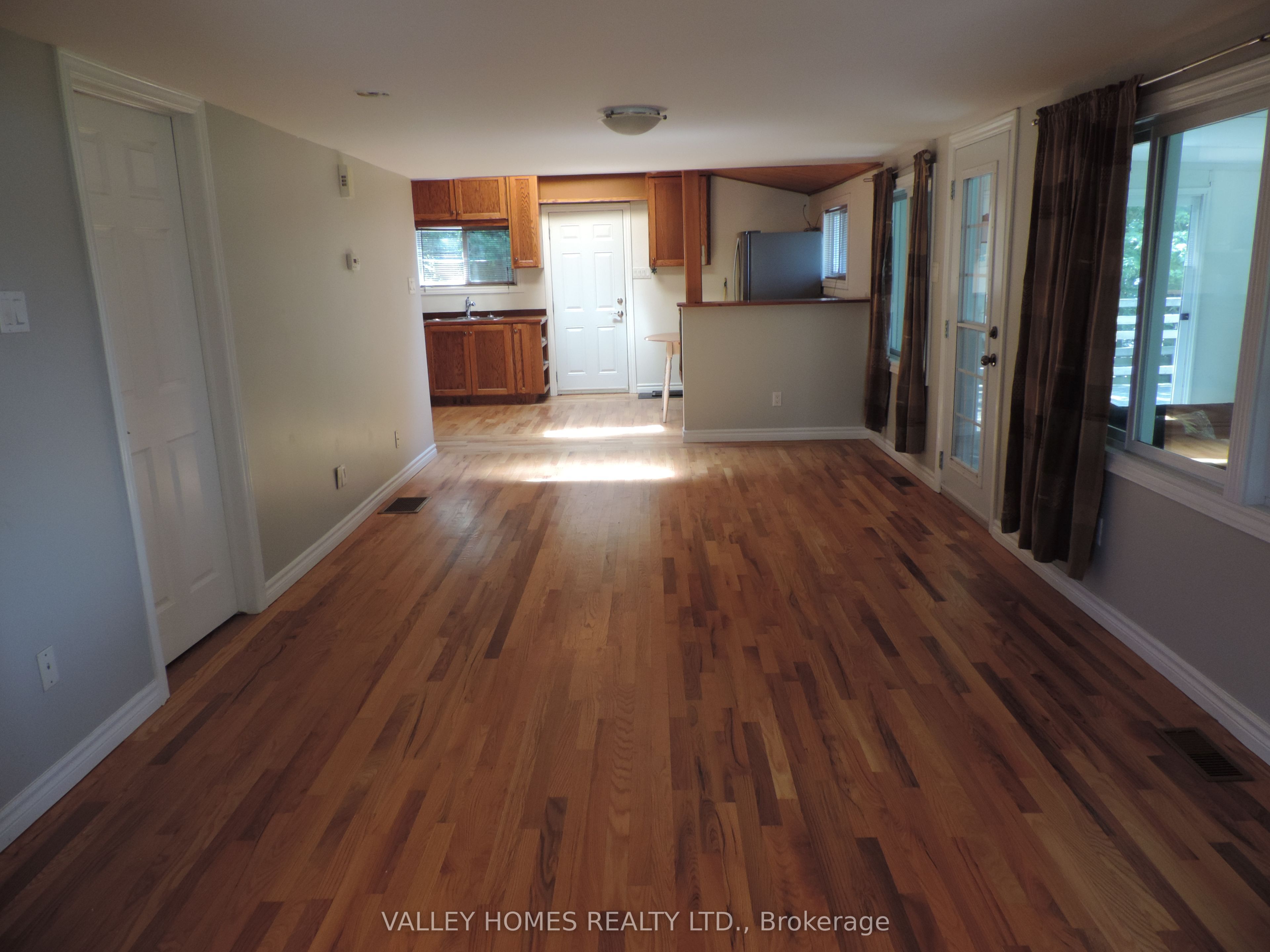 2860 9th Line E Property Photo 5