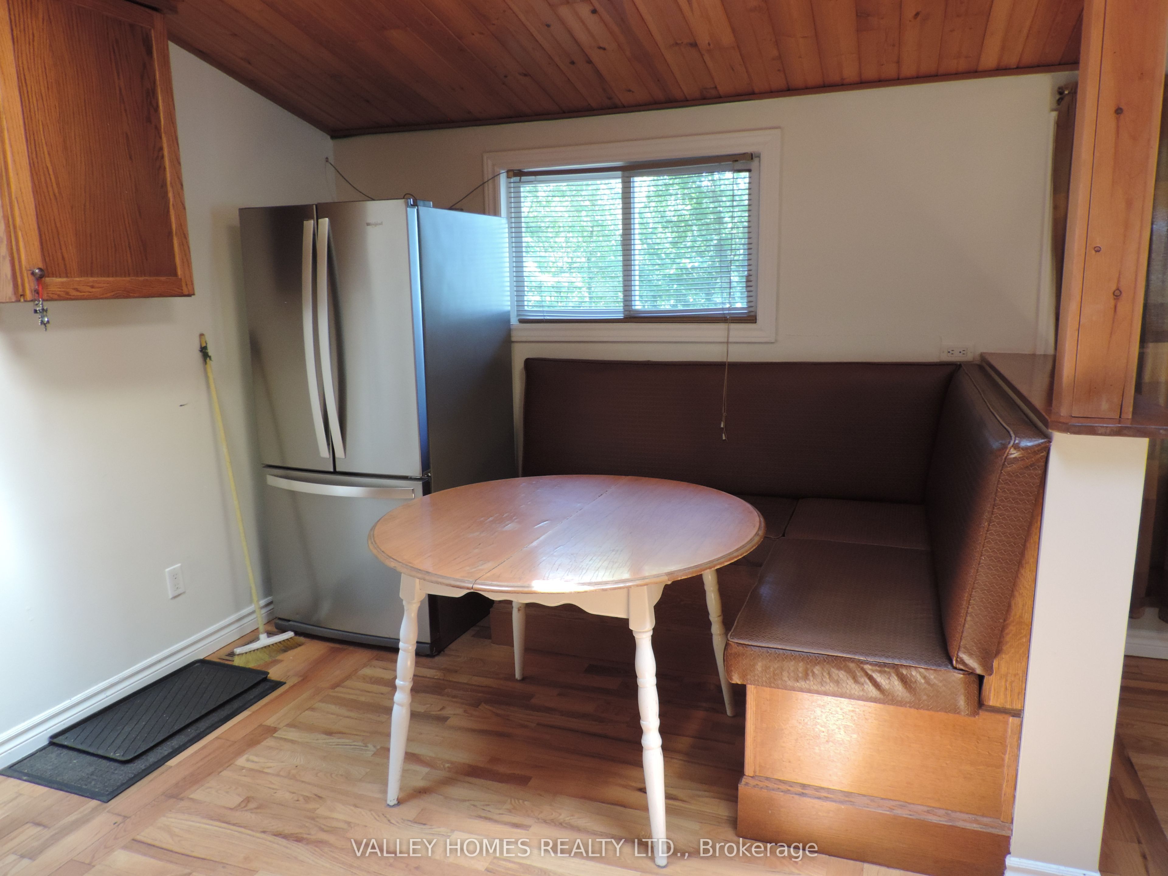 2860 9th Line E Property Photo 7