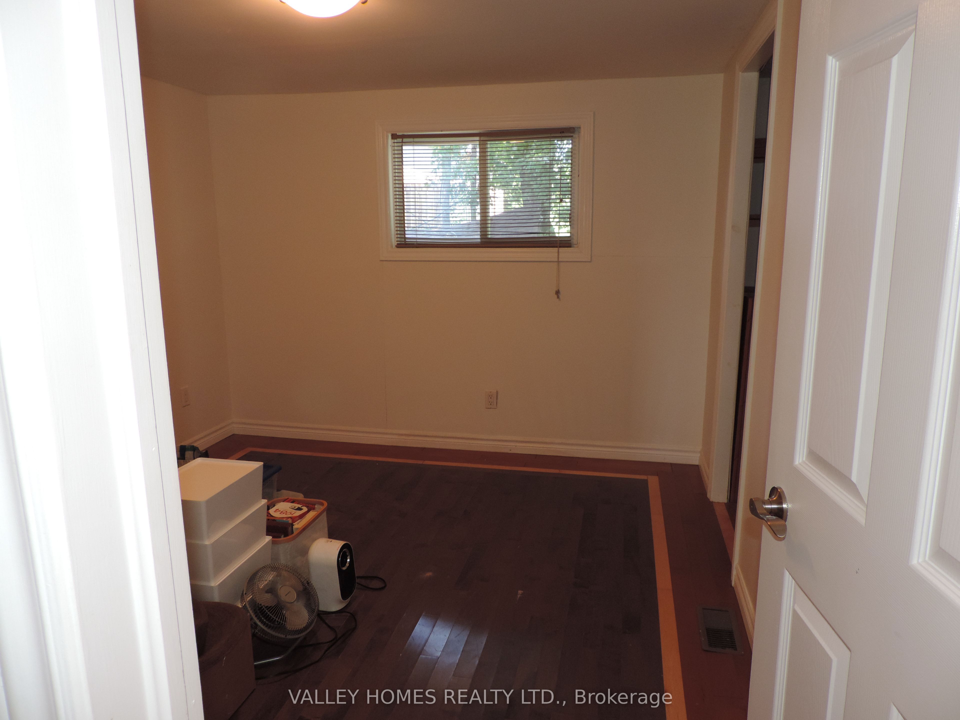 2860 9th Line E Property Photo 10