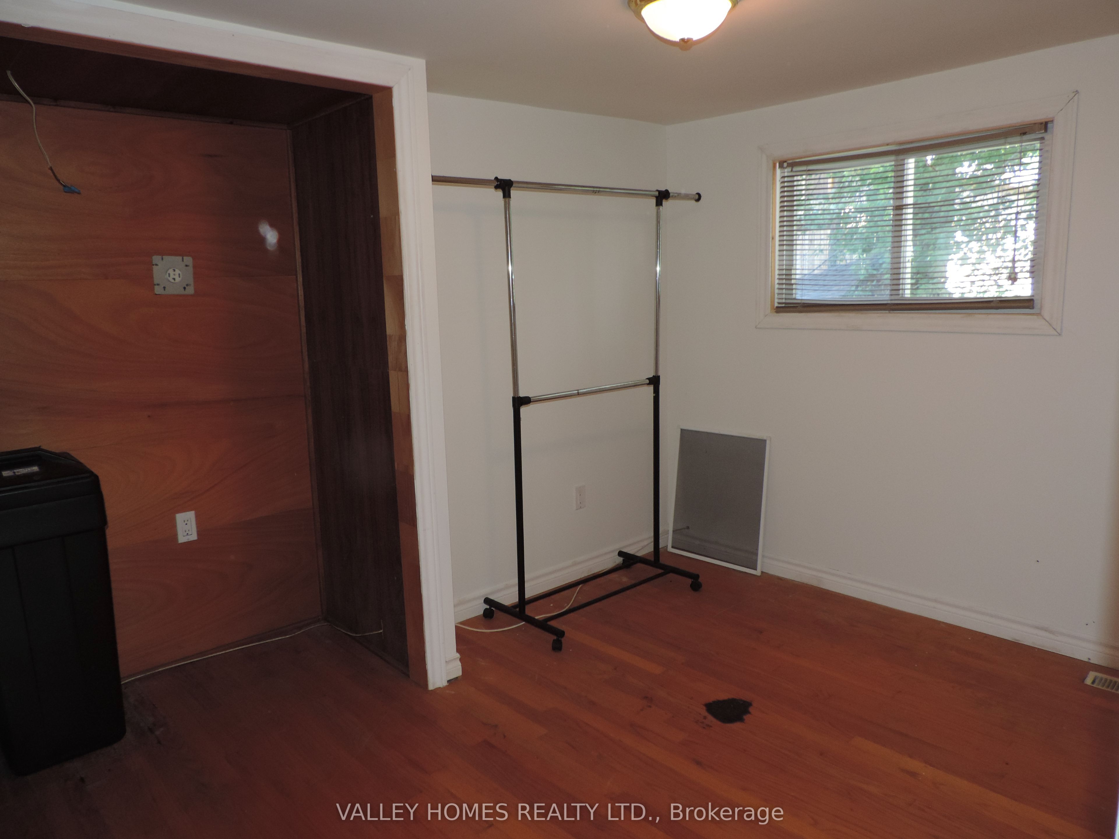 2860 9th Line E Property Photo 11