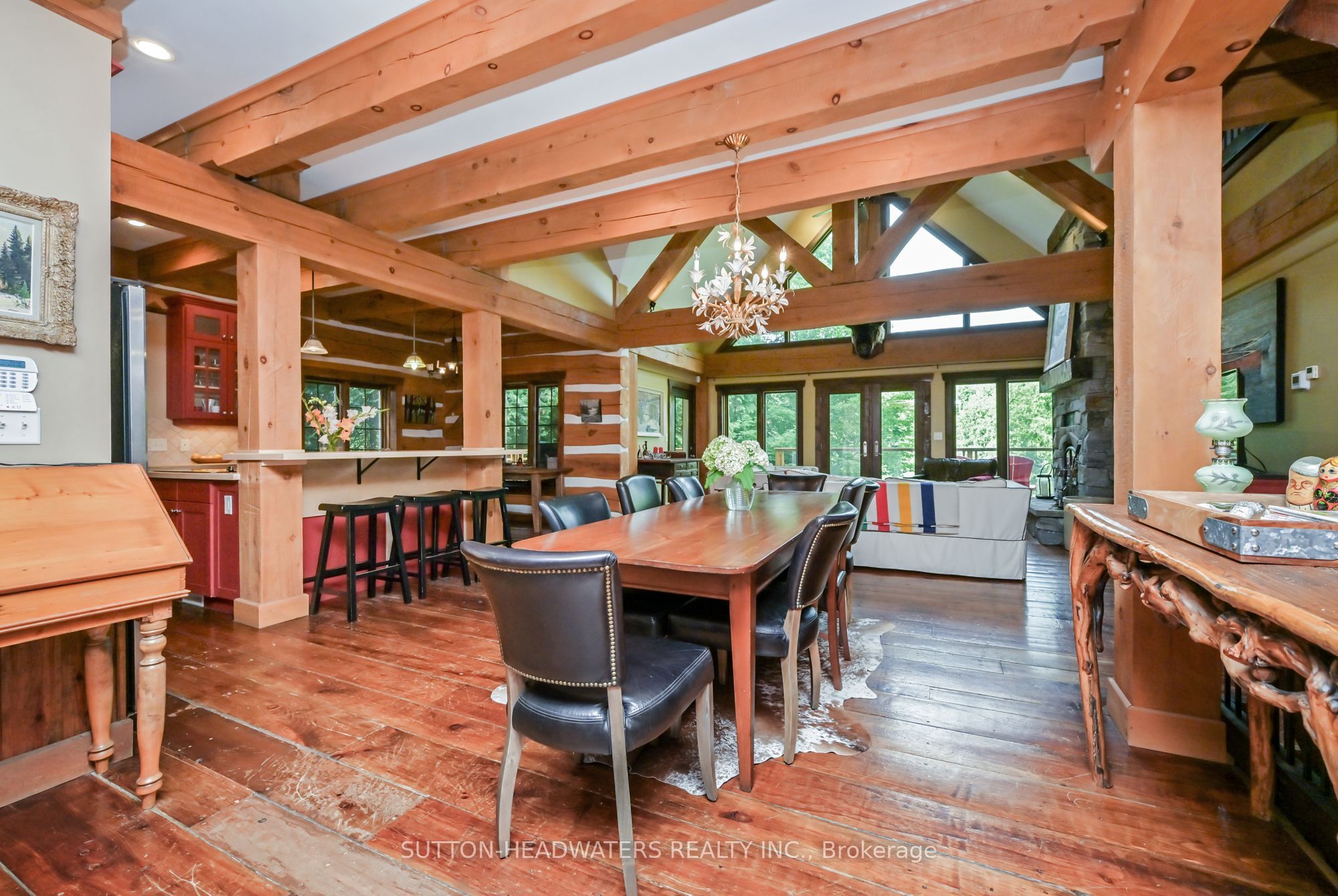 115 Inglis Drive Property Photo 3