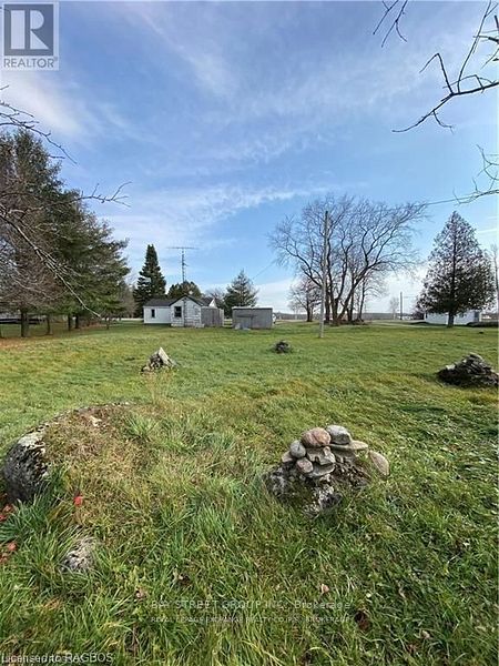 150 Drive-in Crescent Property Photo 2
