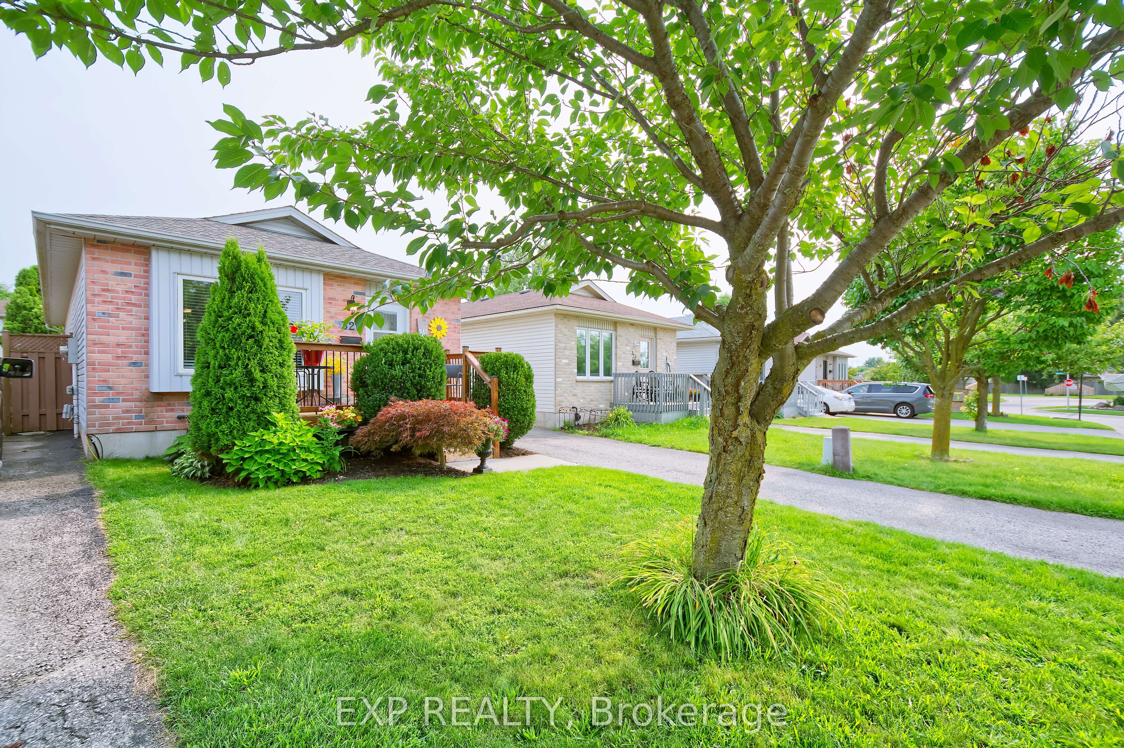321 Simpson Crescent Property Photo 2