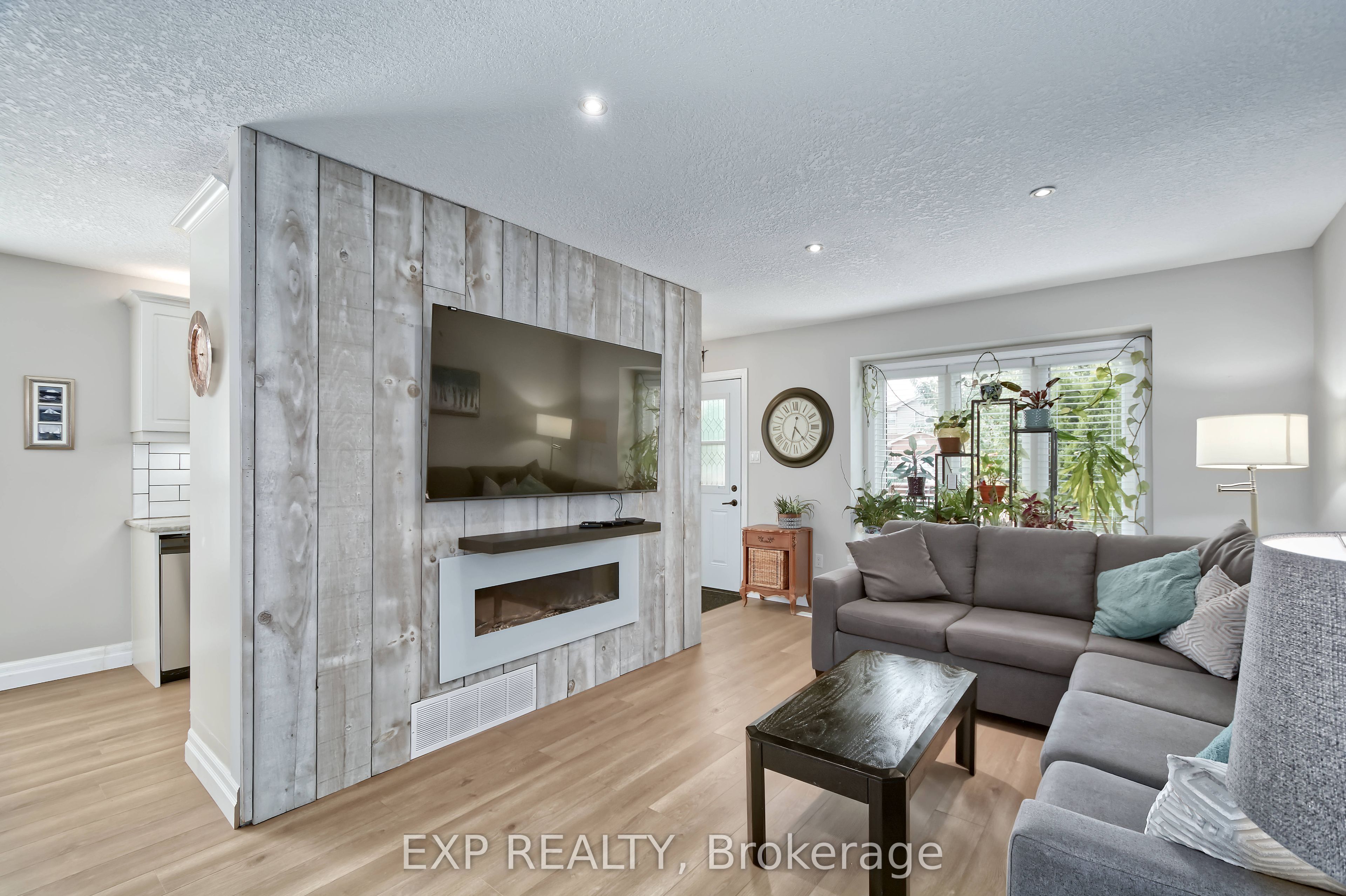 321 Simpson Crescent Property Photo 12