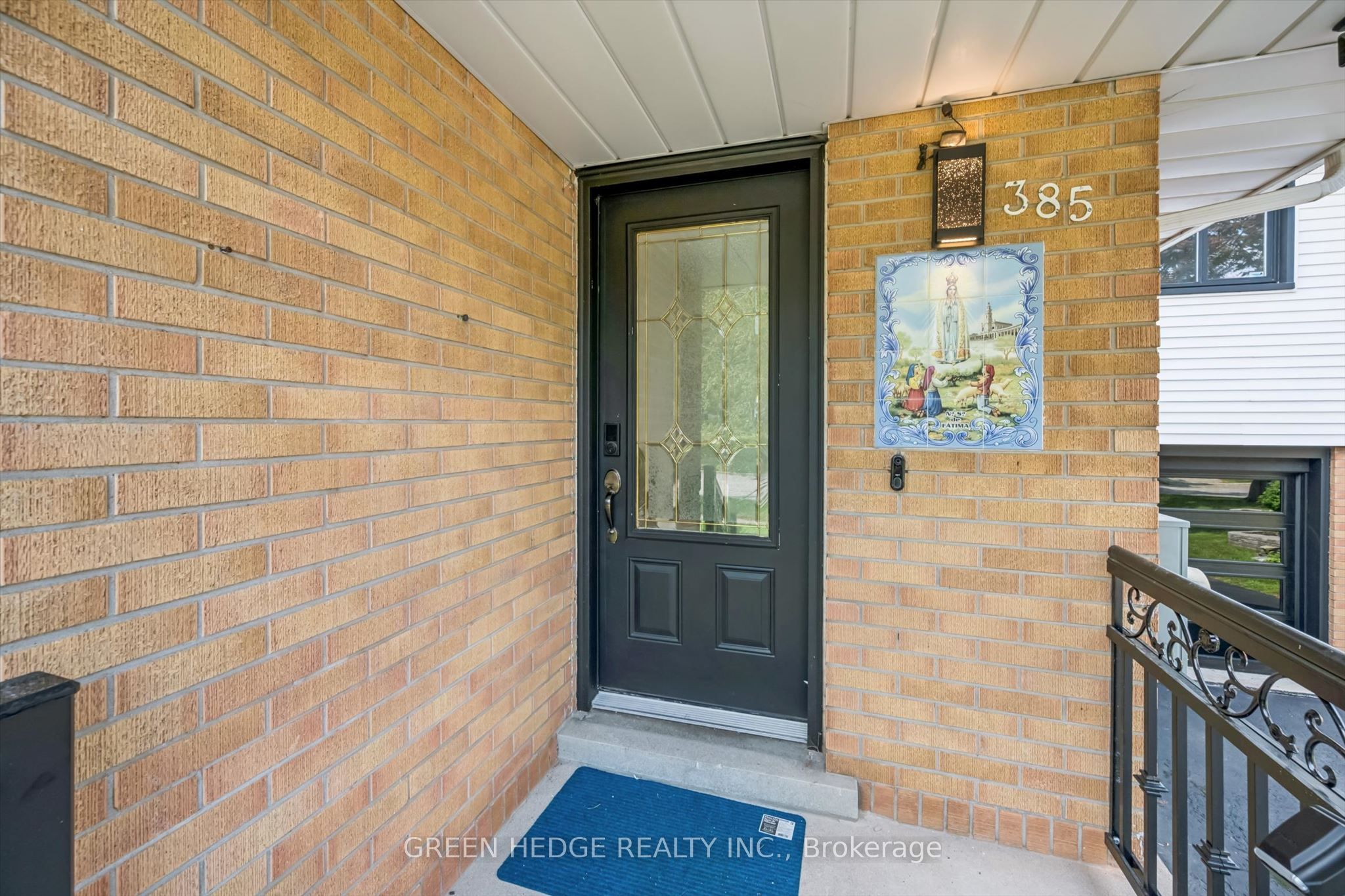 385 Village Crescent Property Photo 6