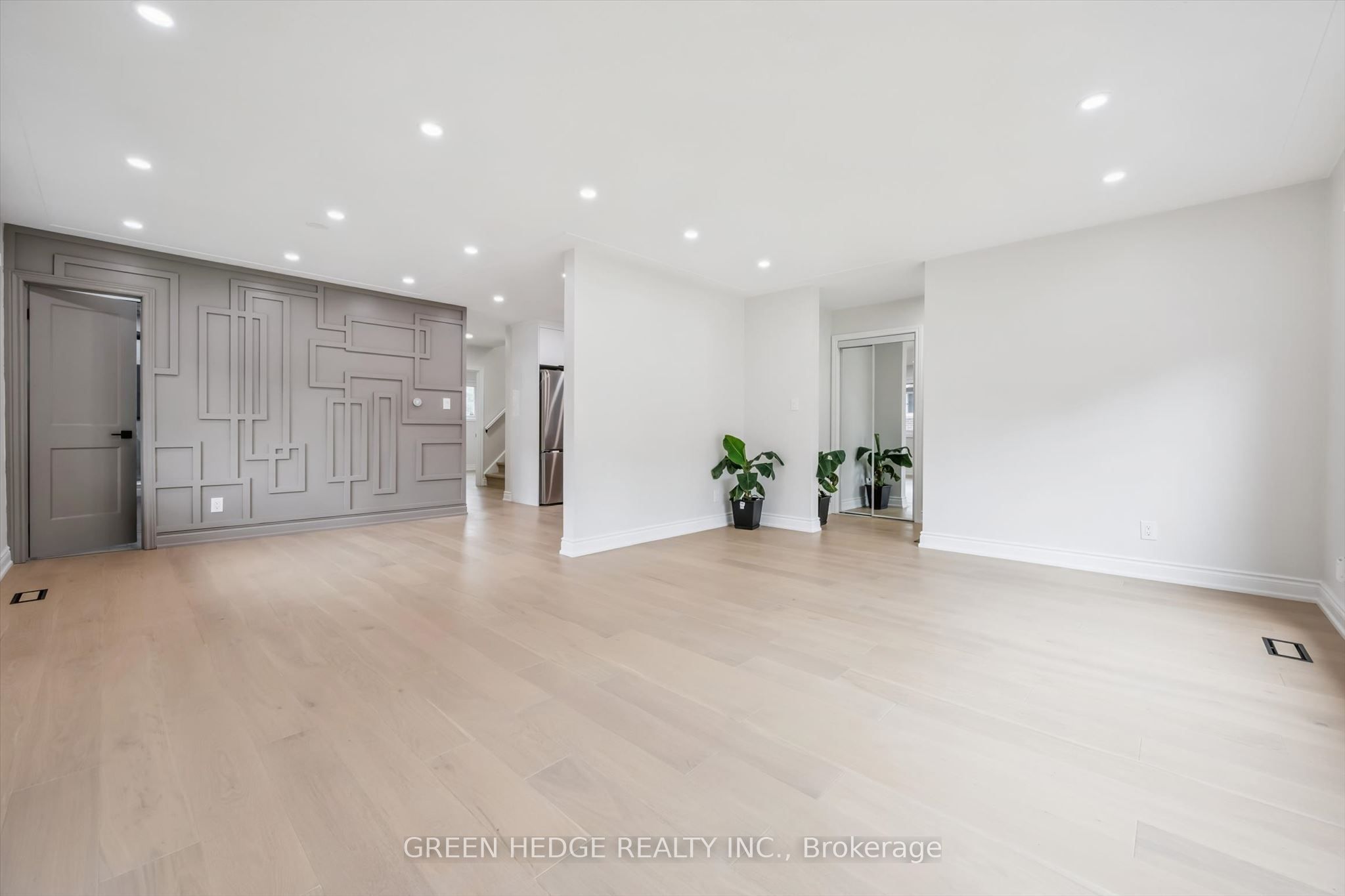 385 Village Crescent Property Photo 10