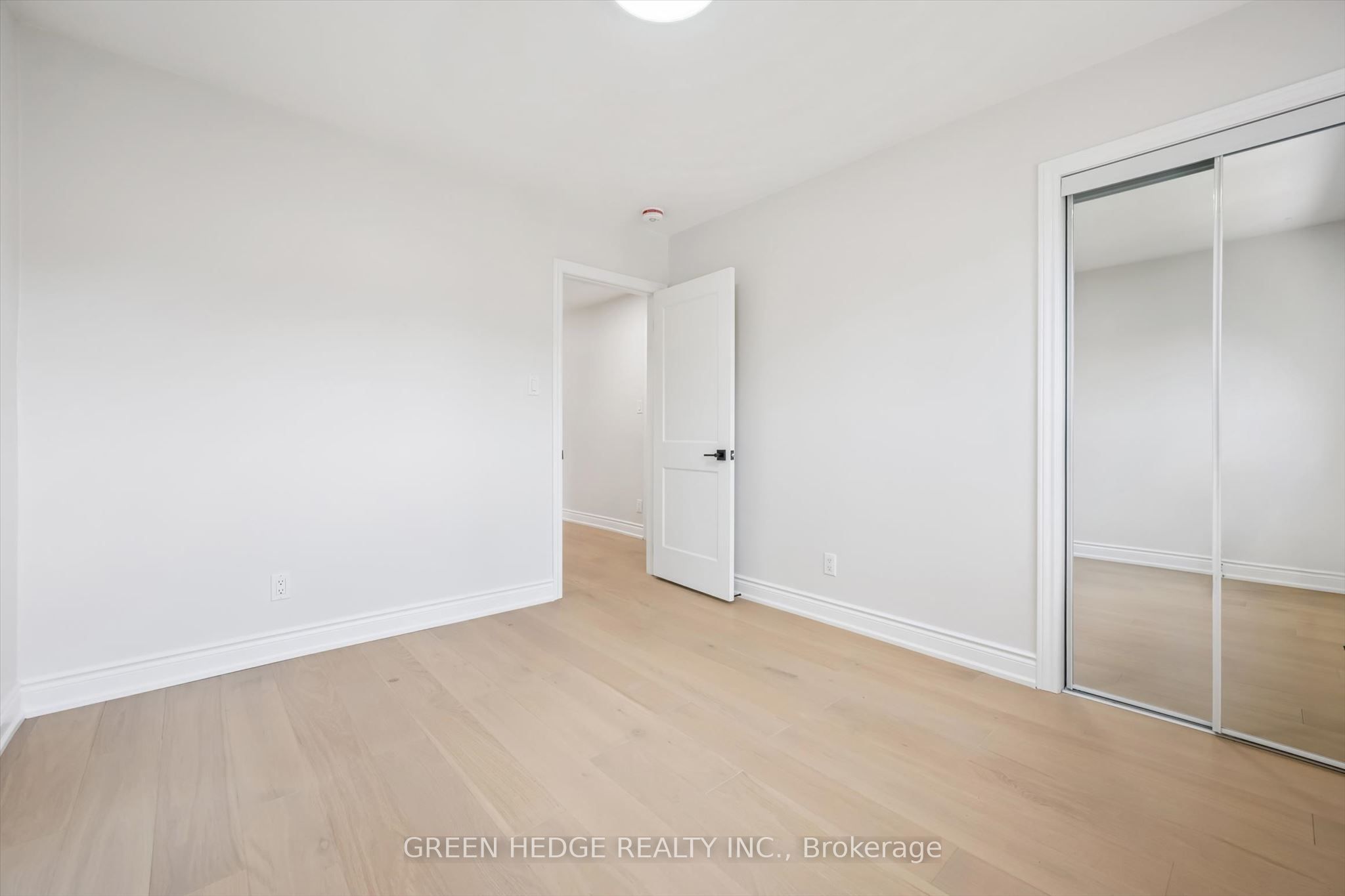 385 Village Crescent Property Photo 26