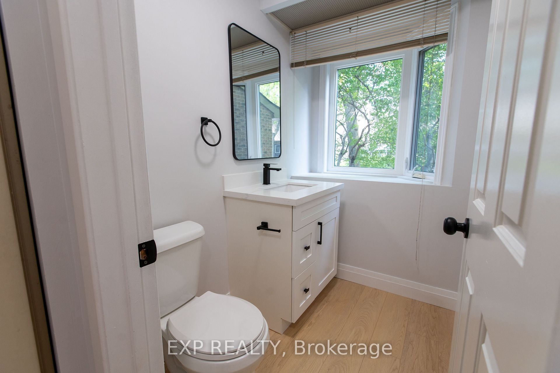 710 Coronation Avenue Unit 7 Property Photo 5
