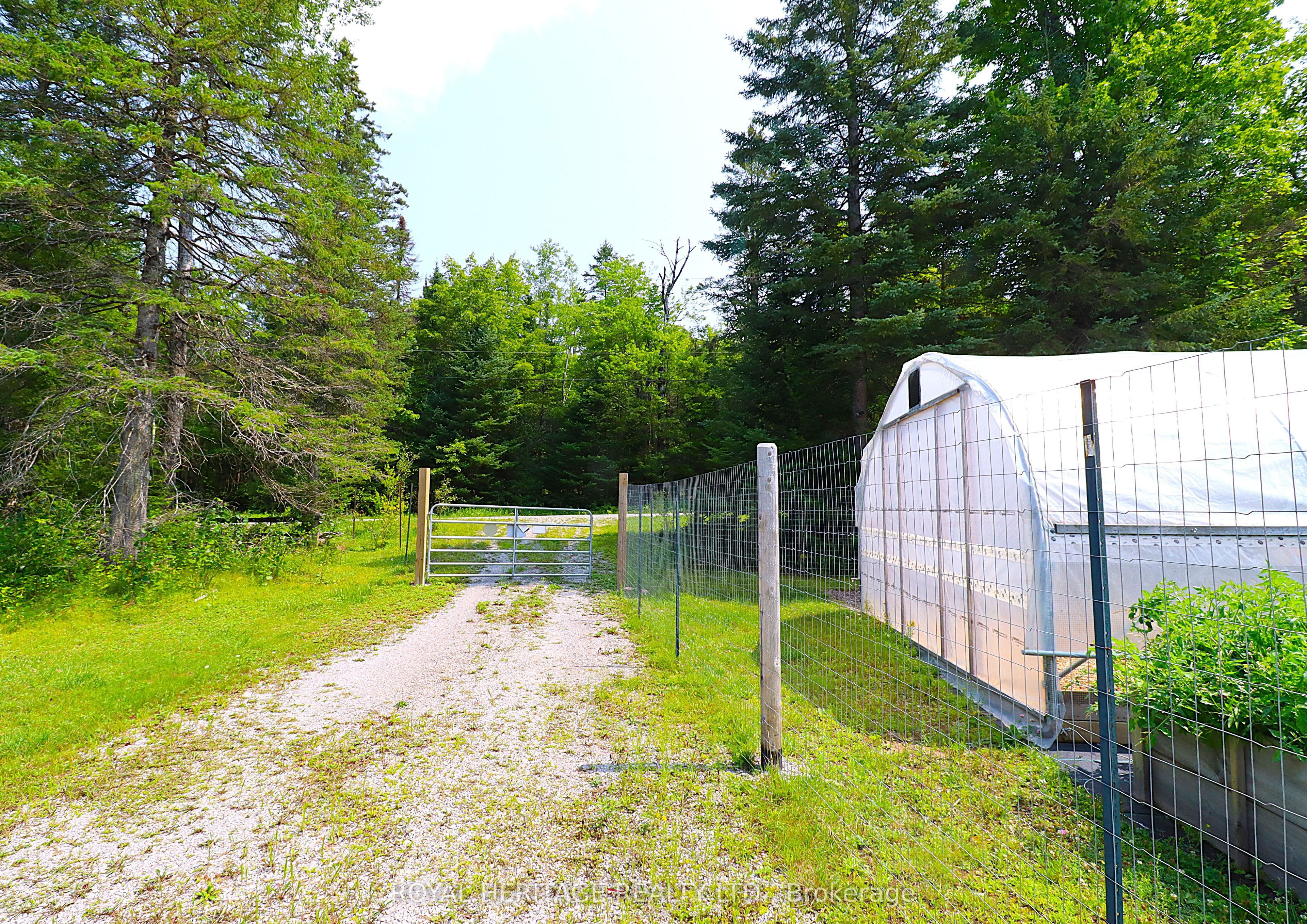 1118 Dutch Line Road E Property Photo 10