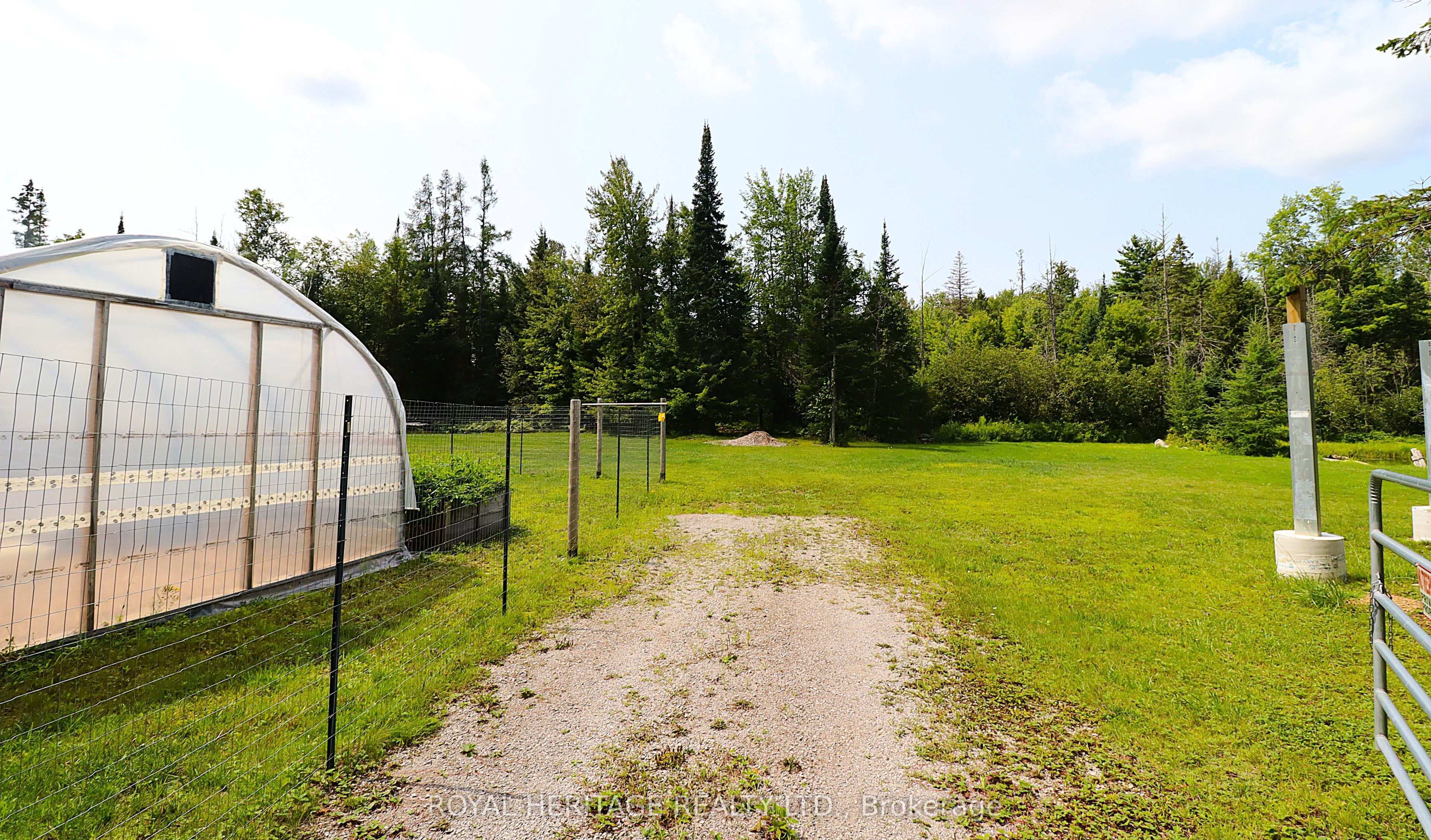 1118 Dutch Line Road E Property Photo 11