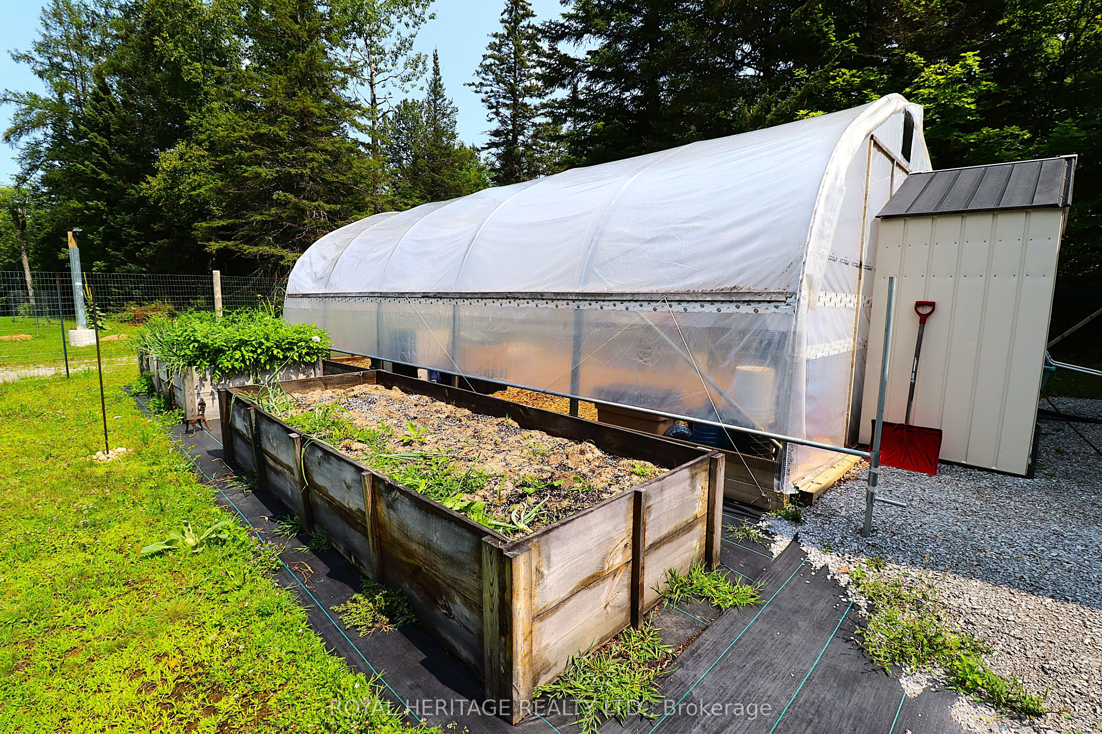 1118 Dutch Line Road E Property Photo 12