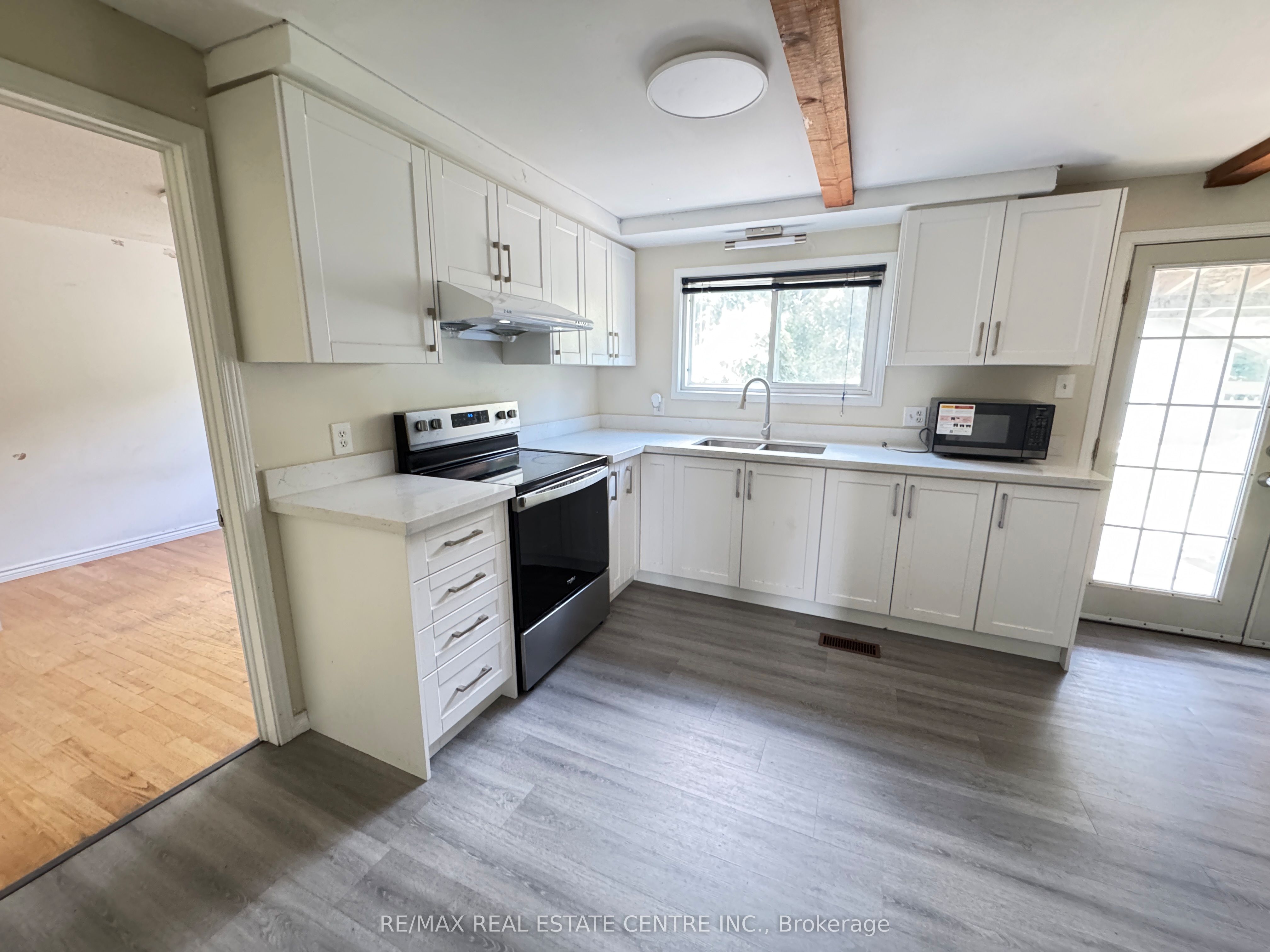 129 Kortright Road W Property Photo 3