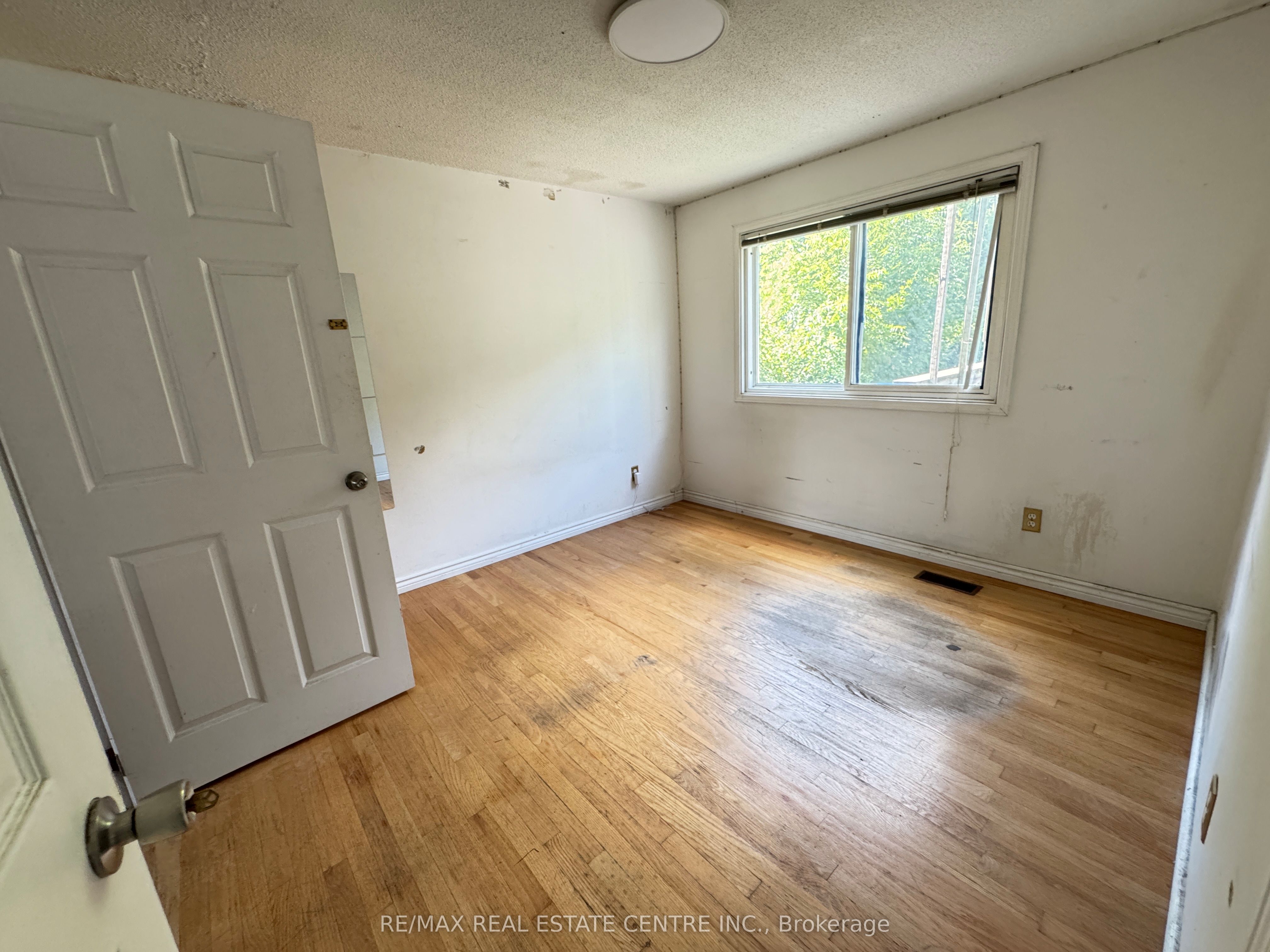 129 Kortright Road W Property Photo 7
