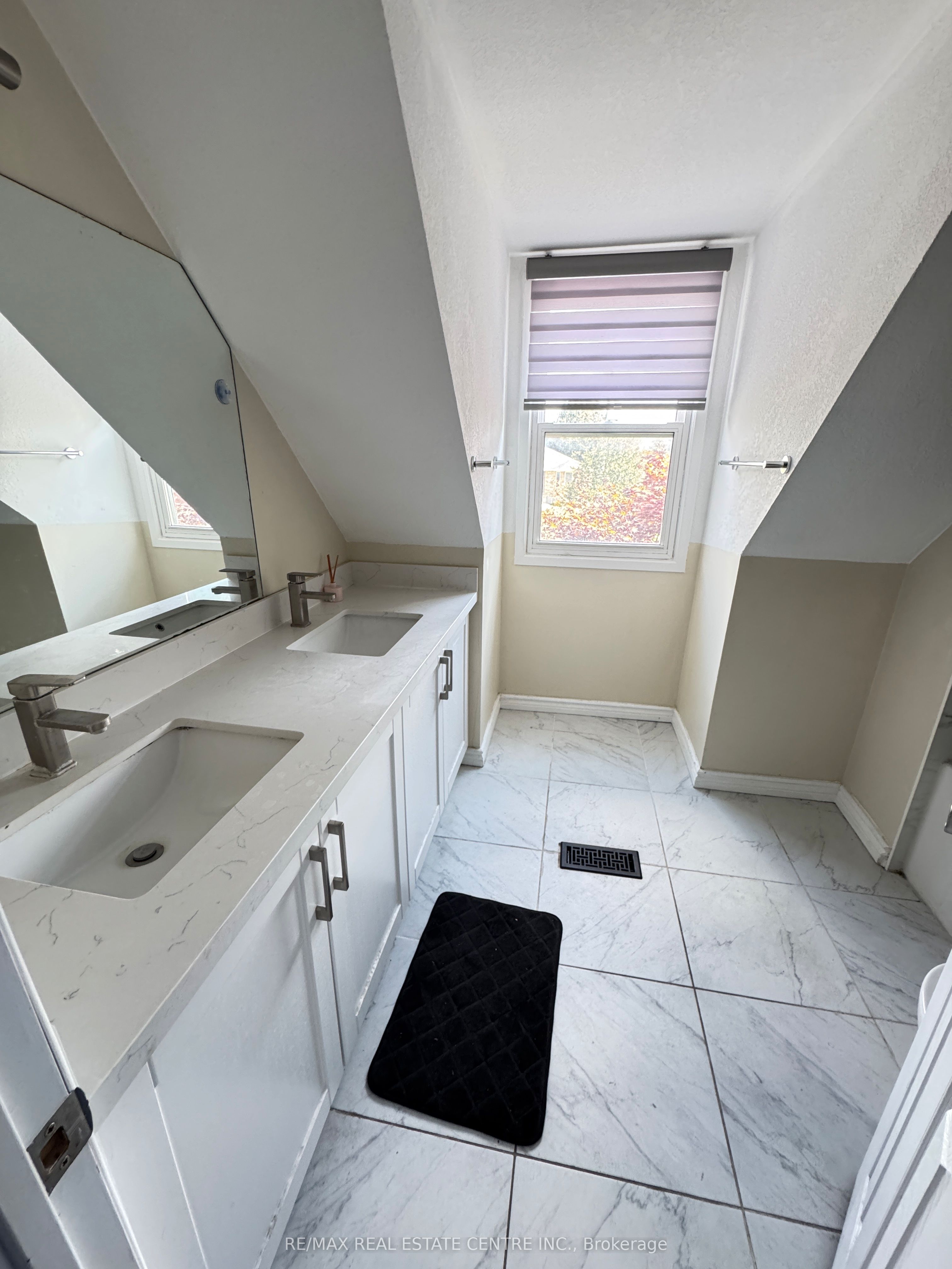 129 Kortright Road W Property Photo 10