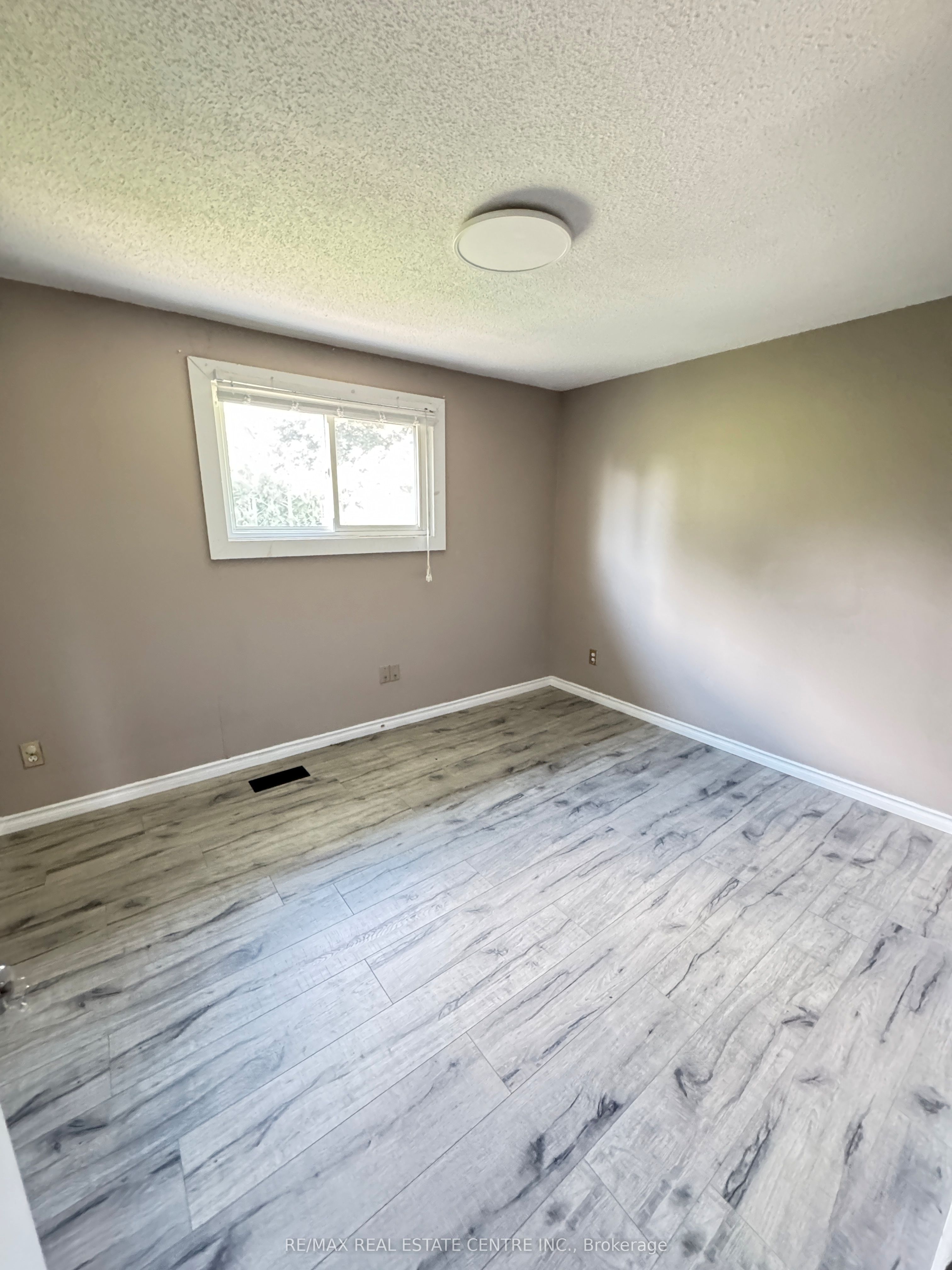 129 Kortright Road W Property Photo 11